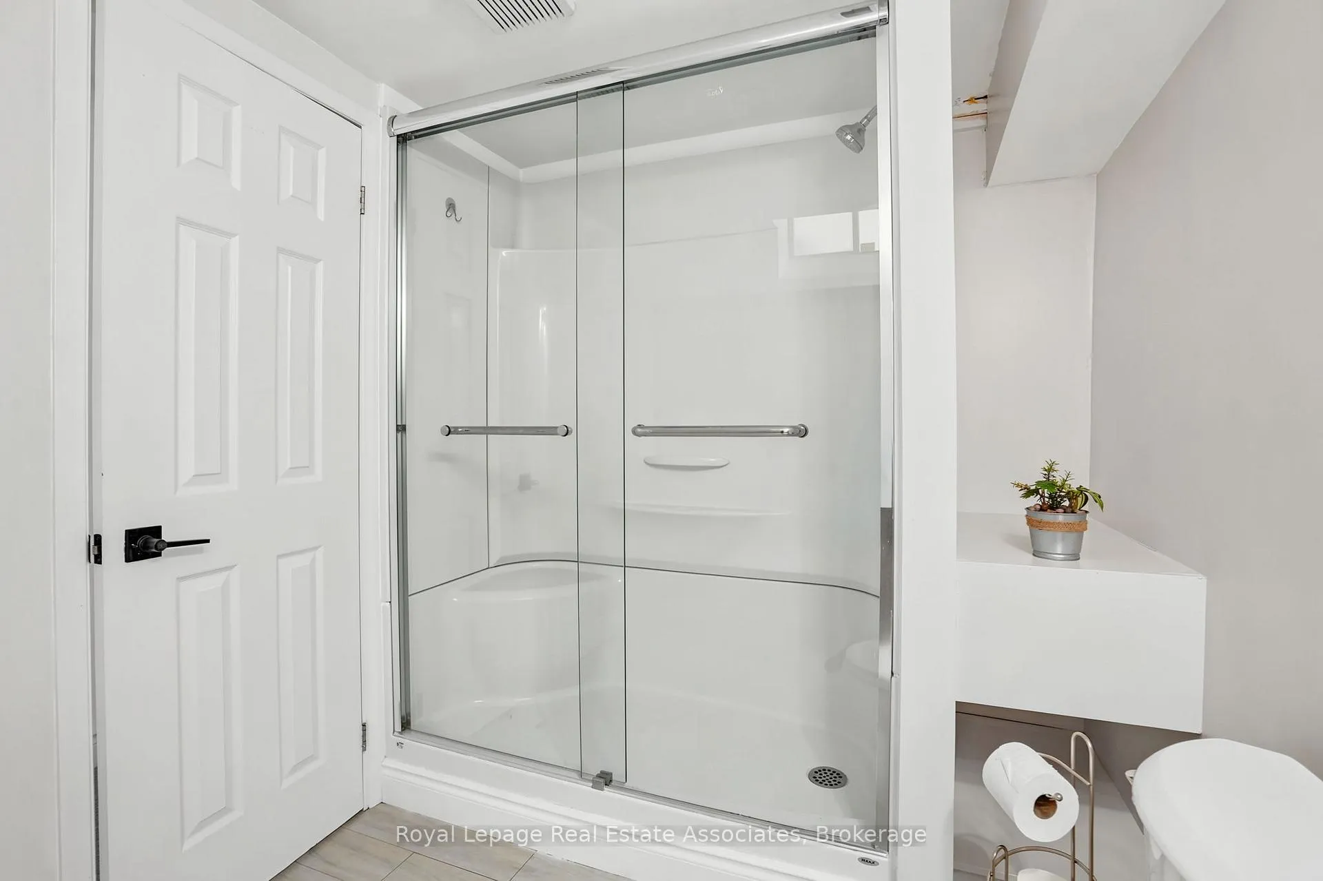 Photo 31 of 4454 Mayflower Drive, Mississauga, Hurontario — HOMEH