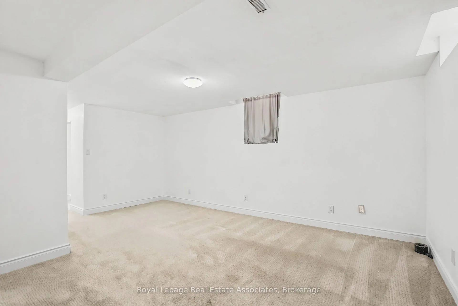 Photo 32 of 4454 Mayflower Drive, Mississauga, Hurontario — HOMEH
