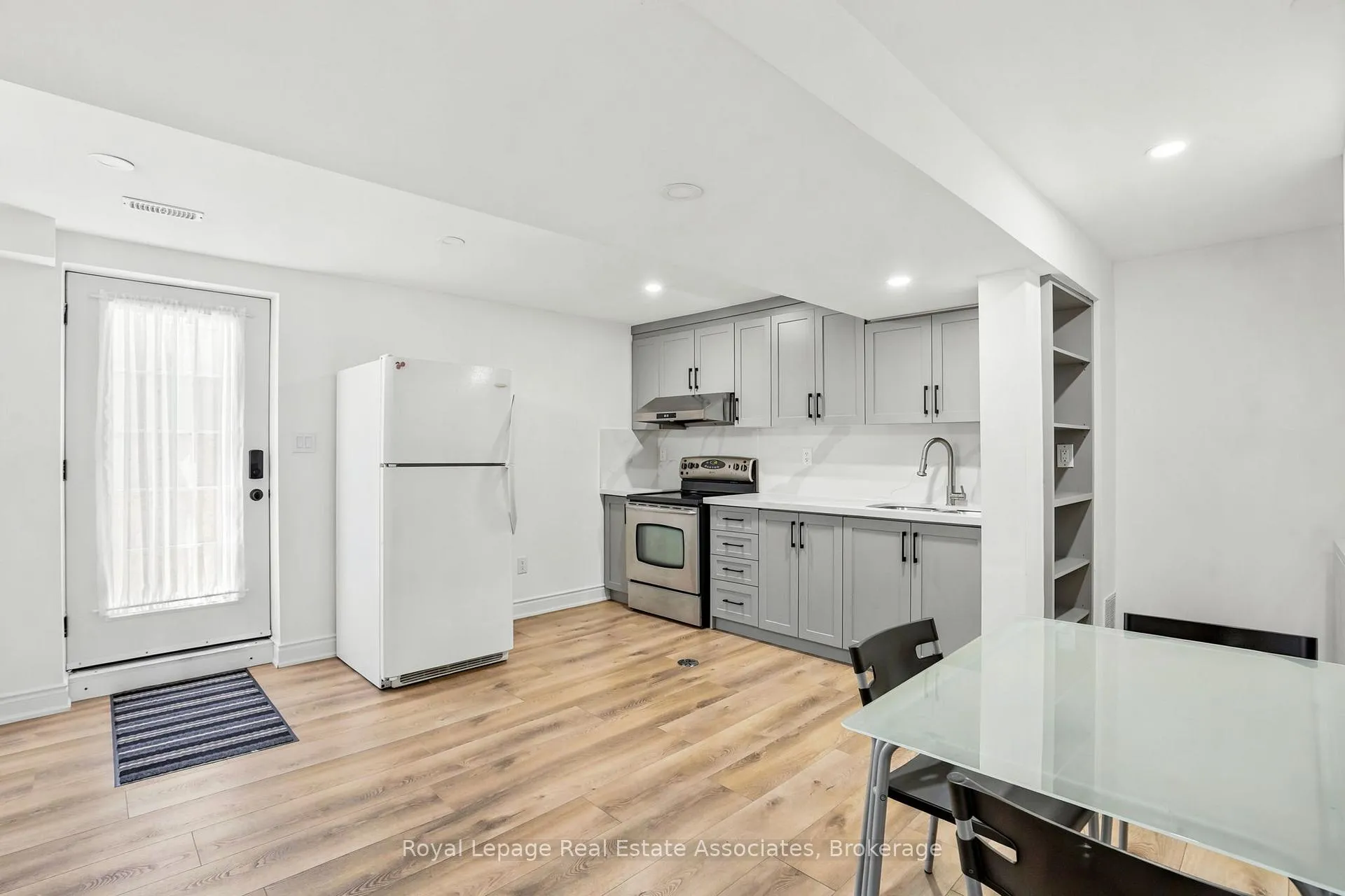 Photo 34 of 4454 Mayflower Drive, Mississauga, Hurontario — HOMEH