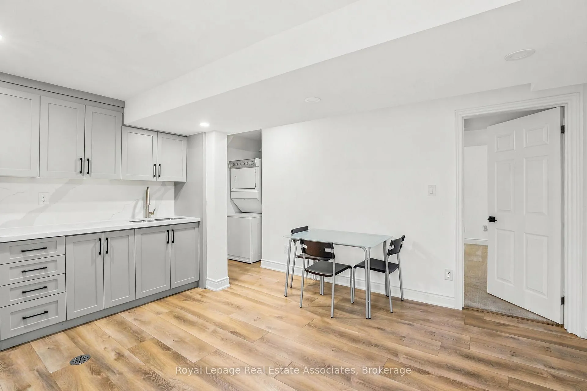 Photo 36 of 4454 Mayflower Drive, Mississauga, Hurontario — HOMEH