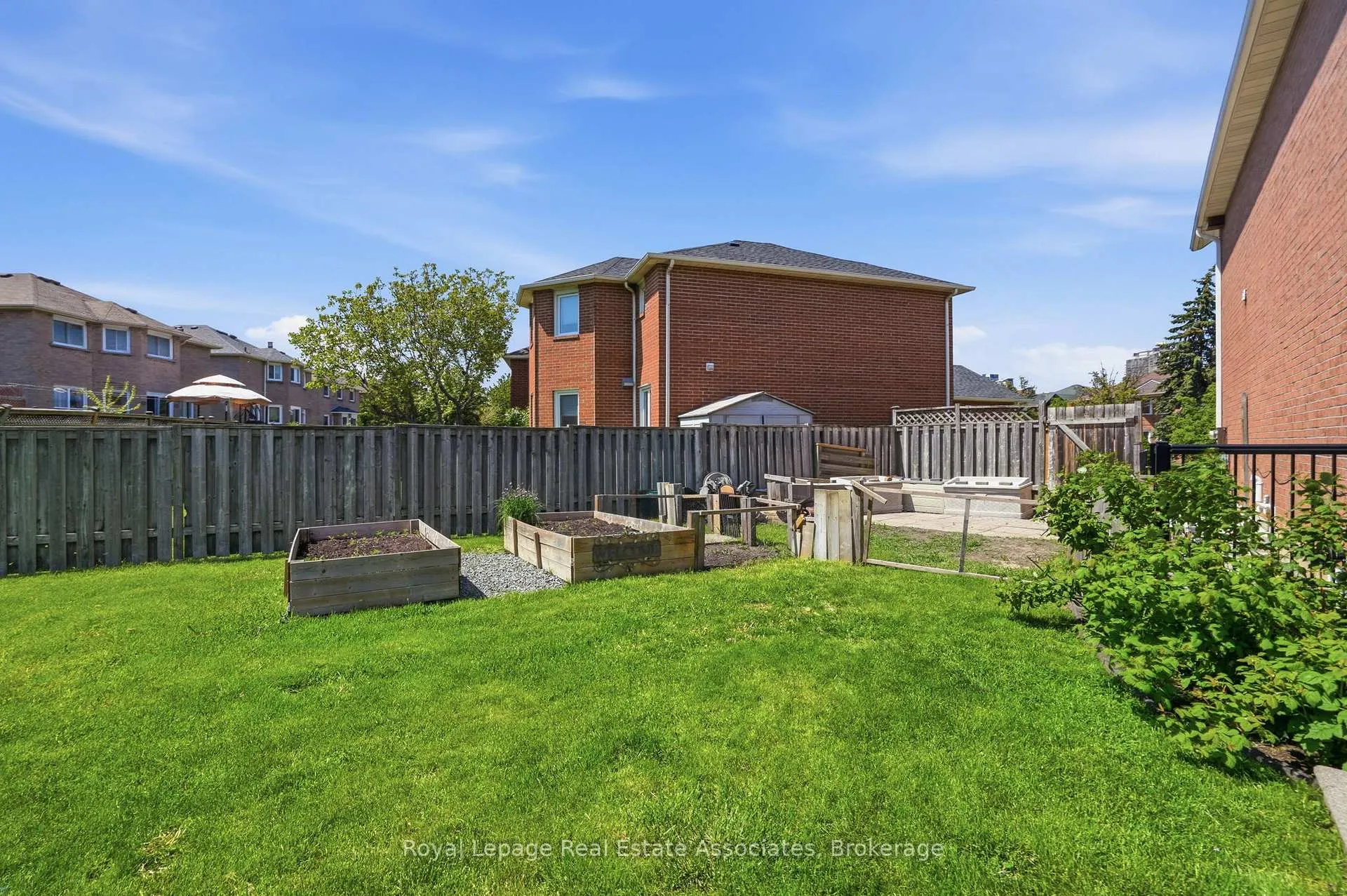 Photo 42 of 4454 Mayflower Drive, Mississauga, Hurontario — HOMEH
