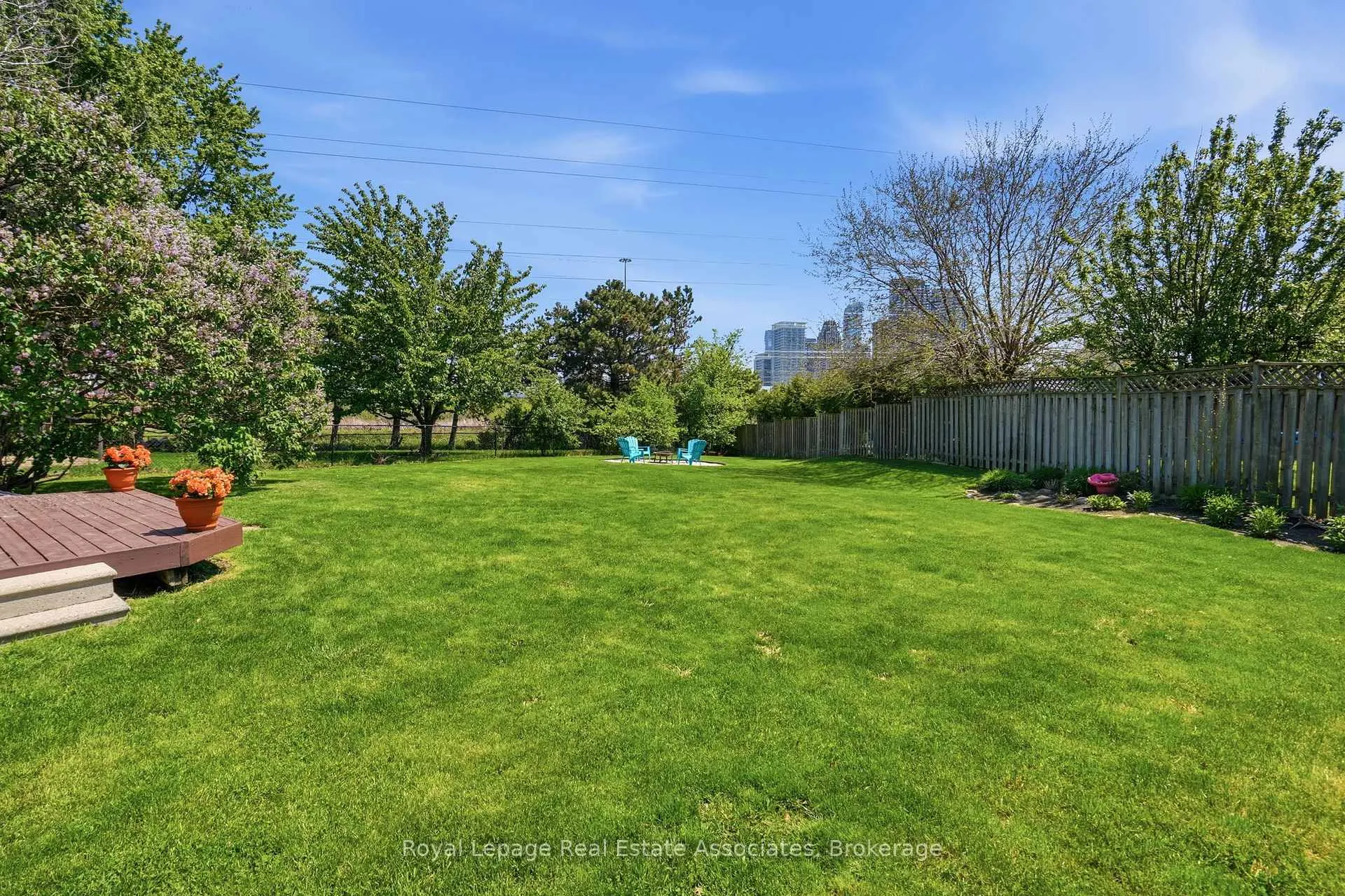 Photo 43 of 4454 Mayflower Drive, Mississauga, Hurontario — HOMEH