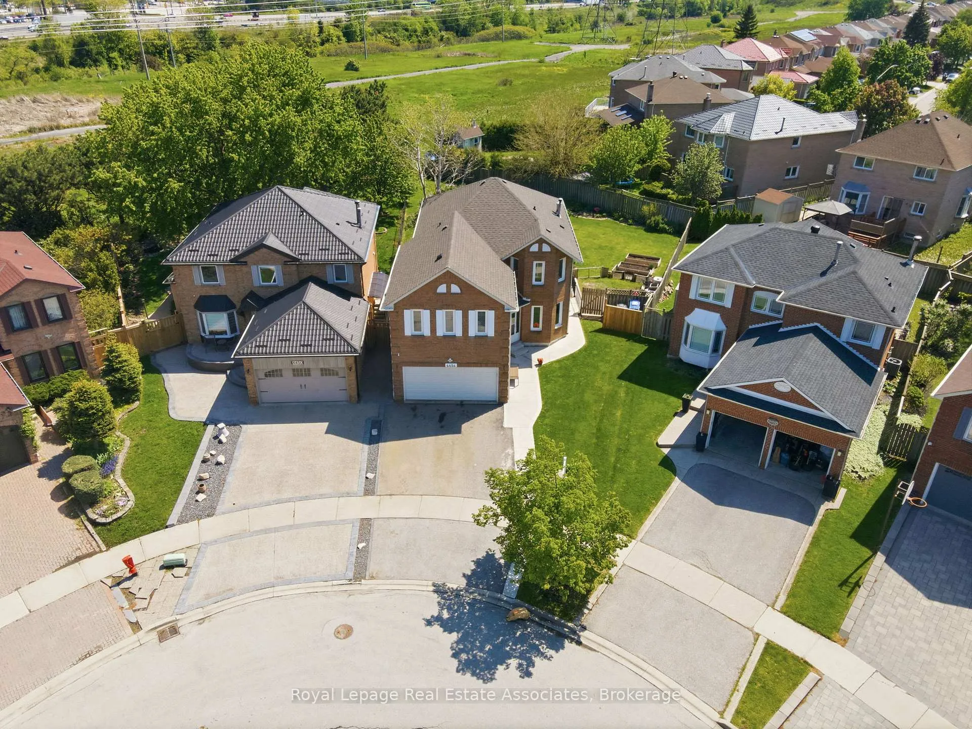 Photo 46 of 4454 Mayflower Drive, Mississauga, Hurontario — HOMEH