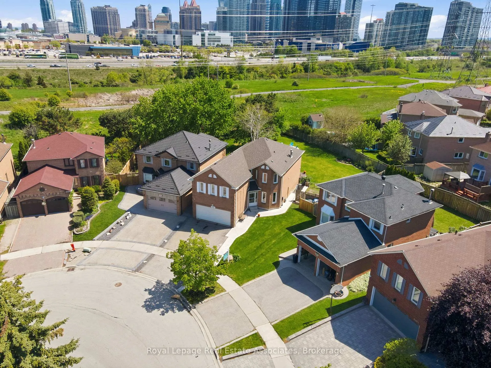 Photo 47 of 4454 Mayflower Drive, Mississauga, Hurontario — HOMEH