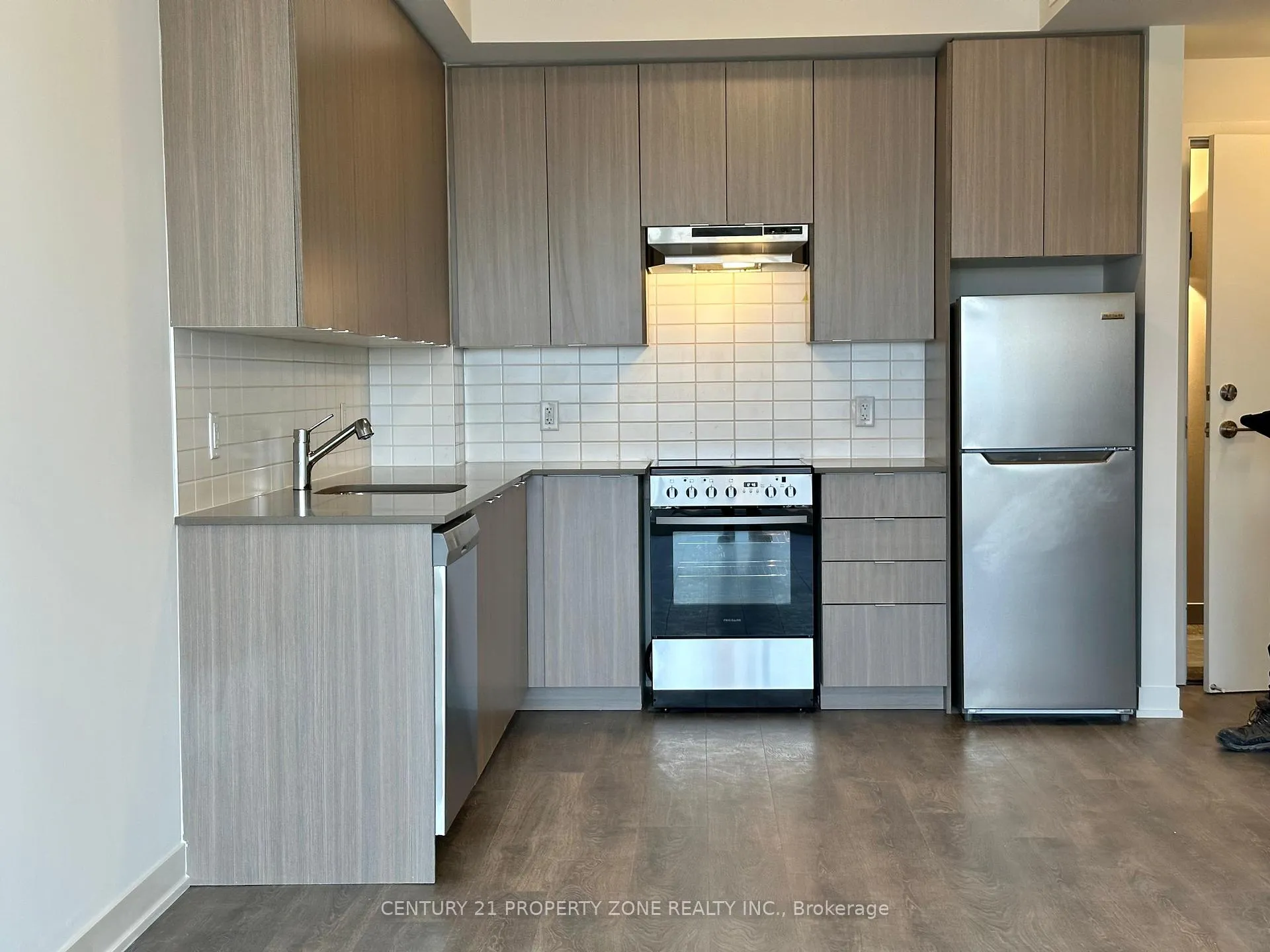 Photo 4 of Unit 410, 62 Sky Harbour Drive, Brampton, Bram West — HOMEH