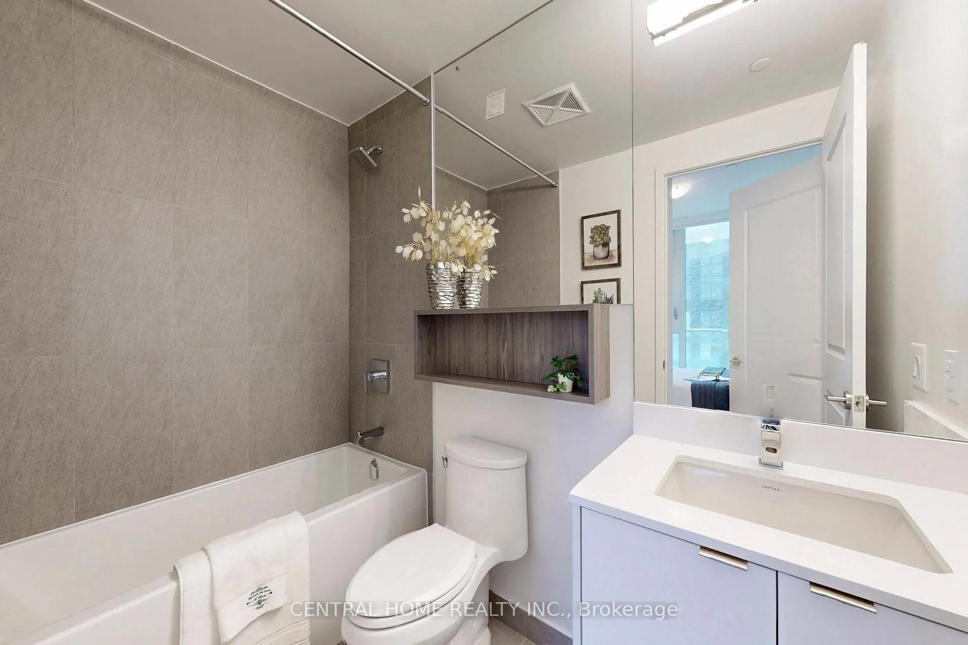 Photo 8 of Unit 3908, 100 Dalhousie Street, Toronto, Church-Yonge Corridor — HOMEH