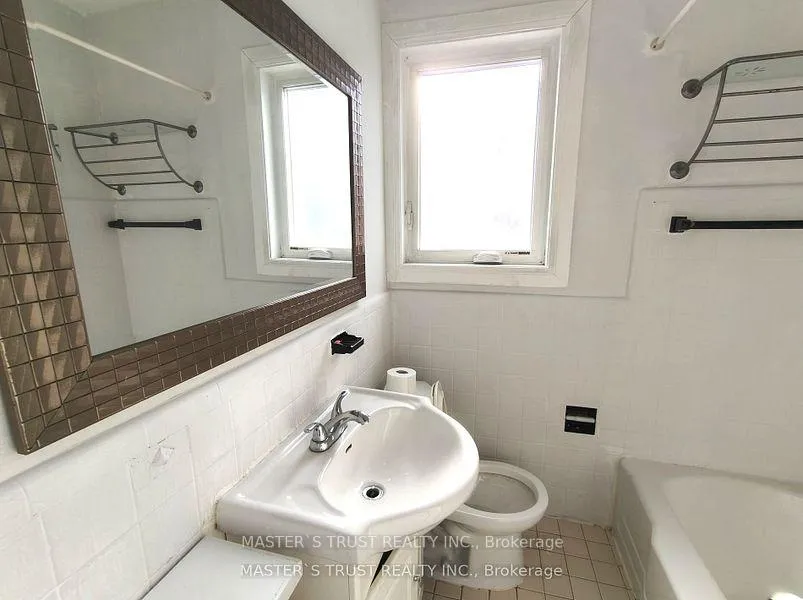 Photo 18 of 623 O' Connor Dr, Toronto, East York — HOMEH