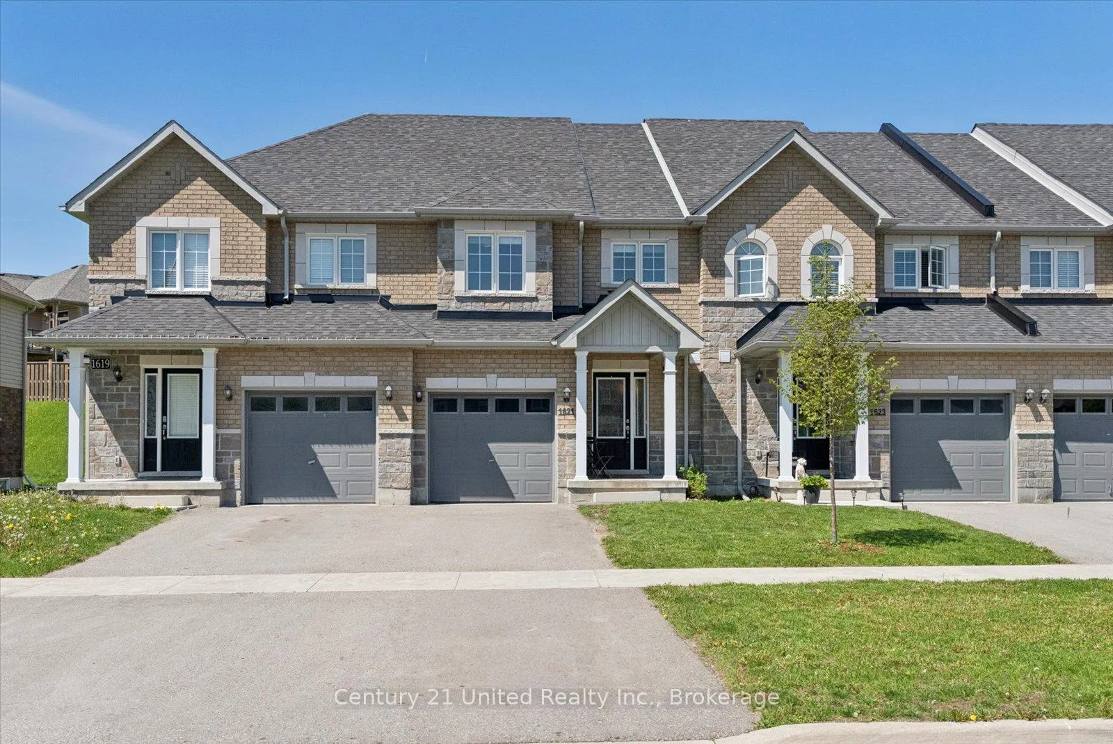 Front of 1621 Hetherington Drive