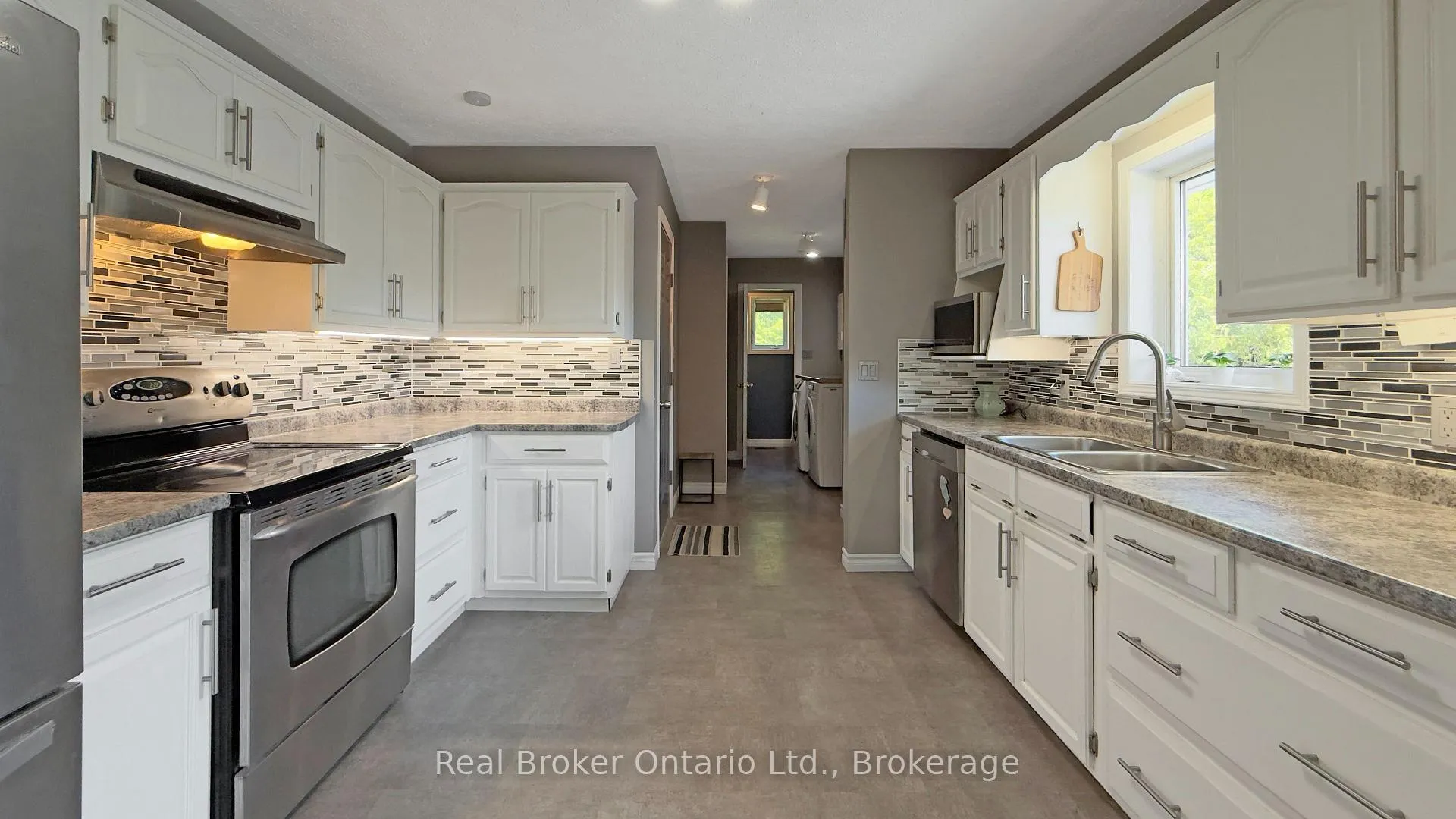 Photo 7 of 11 James Street W, Minto — HOMEH