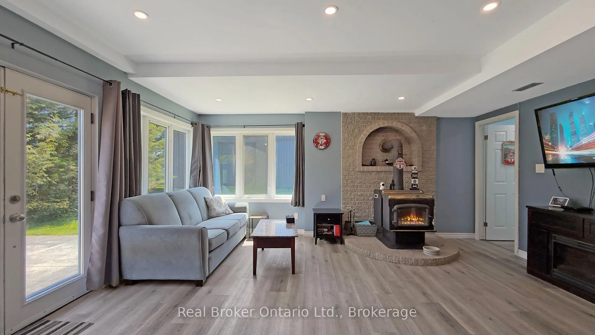 Photo 16 of 11 James Street W, Minto — HOMEH