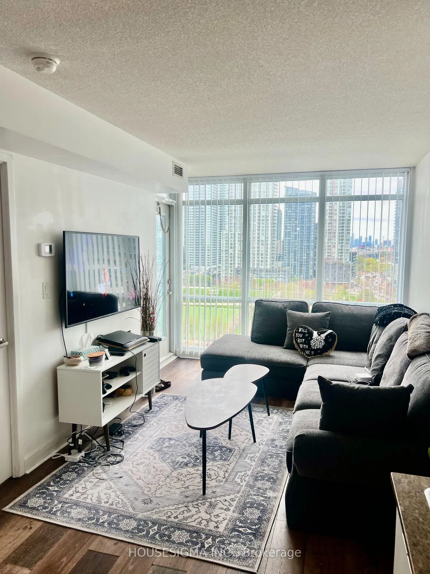Photo 3 of Unit 1601, 15 Fort York Boulevard, Toronto, Waterfront Communities — HOMEH