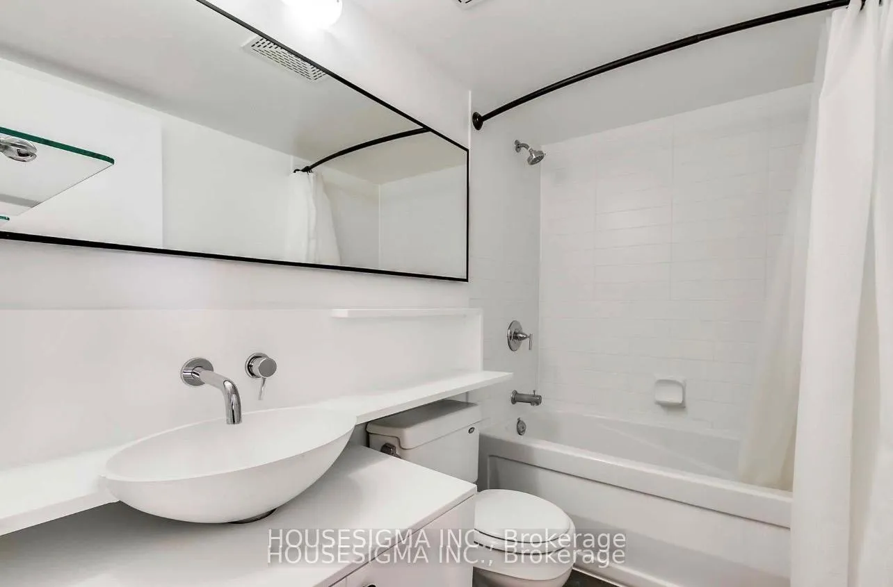 Photo 6 of Unit 1601, 15 Fort York Boulevard, Toronto, Waterfront Communities — HOMEH