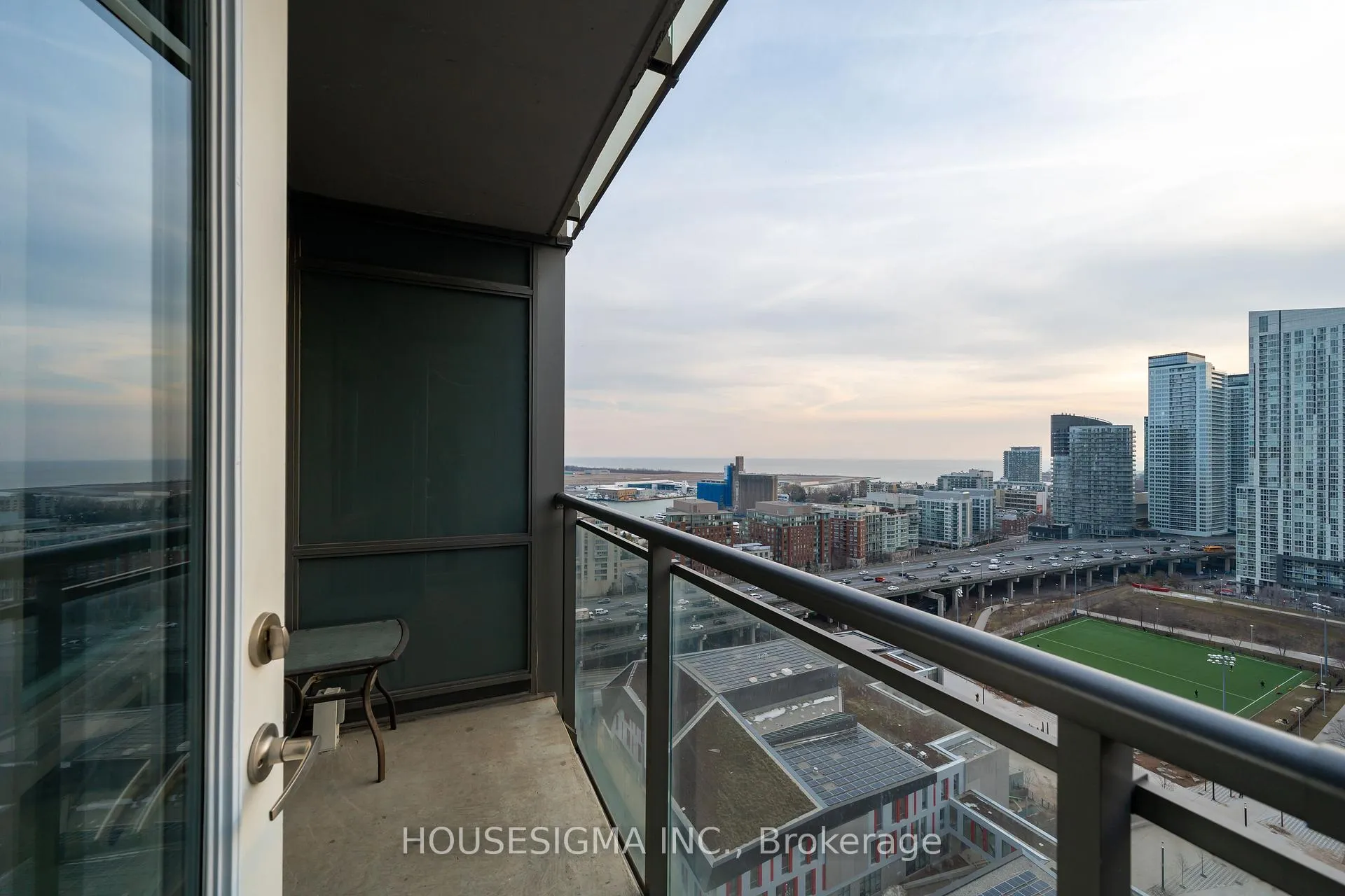 Photo 10 of Unit 1601, 15 Fort York Boulevard, Toronto, Waterfront Communities — HOMEH