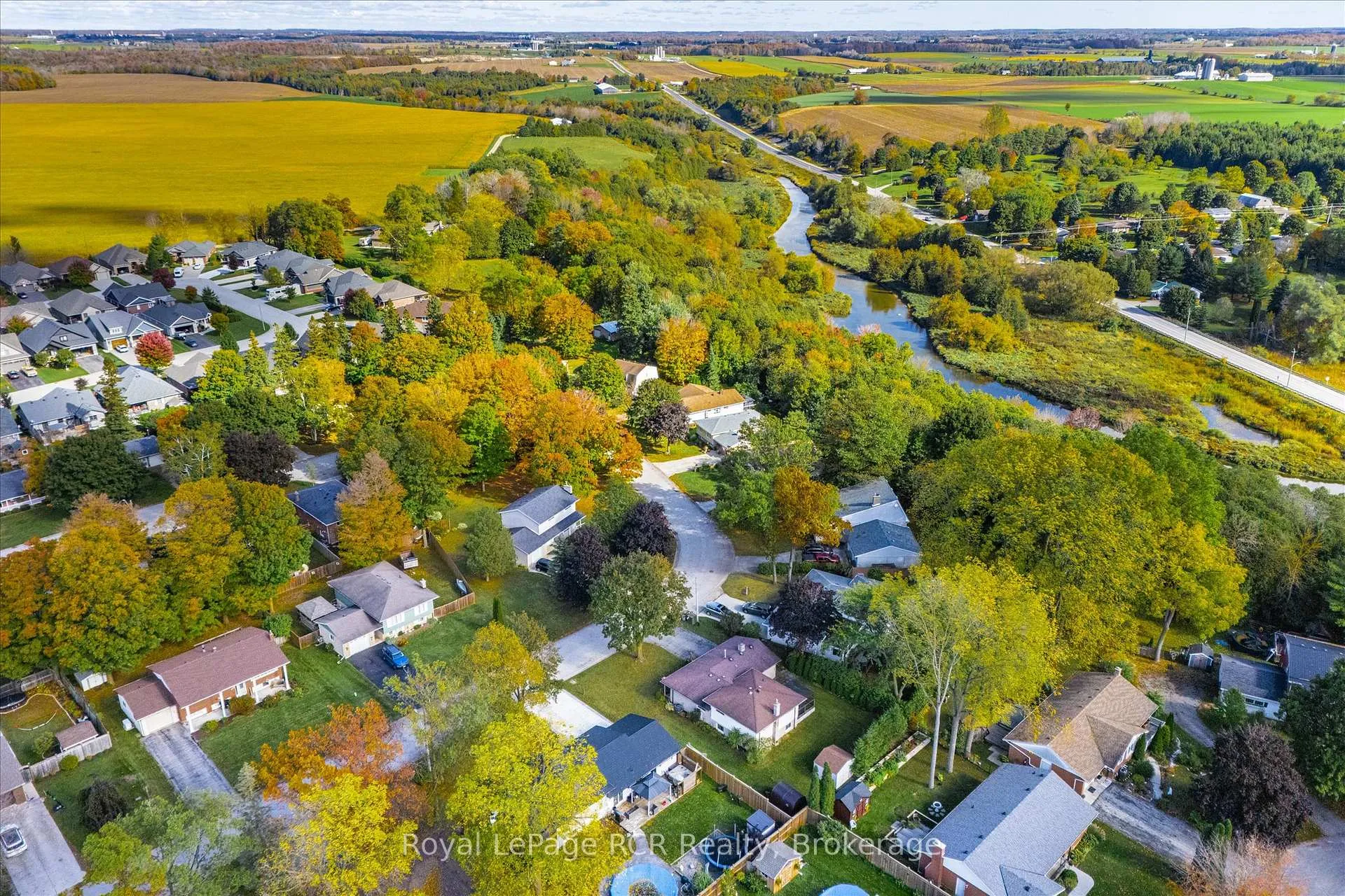 Photo 2 of 551 Oakview Crescent, Wellington North, Mount Forest — HOMEH