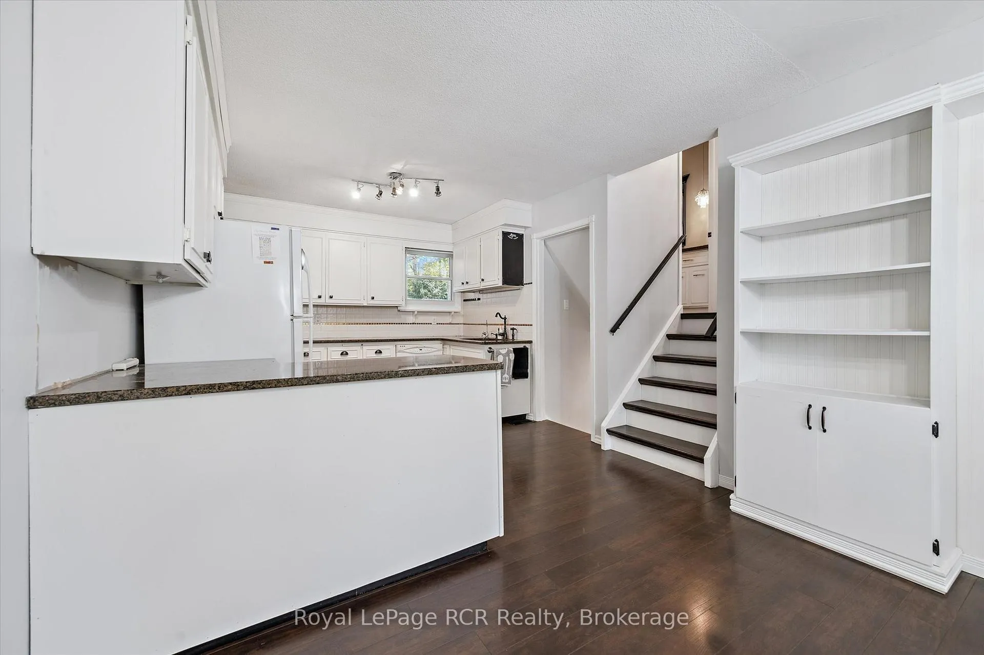 Photo 18 of 551 Oakview Crescent, Wellington North, Mount Forest — HOMEH