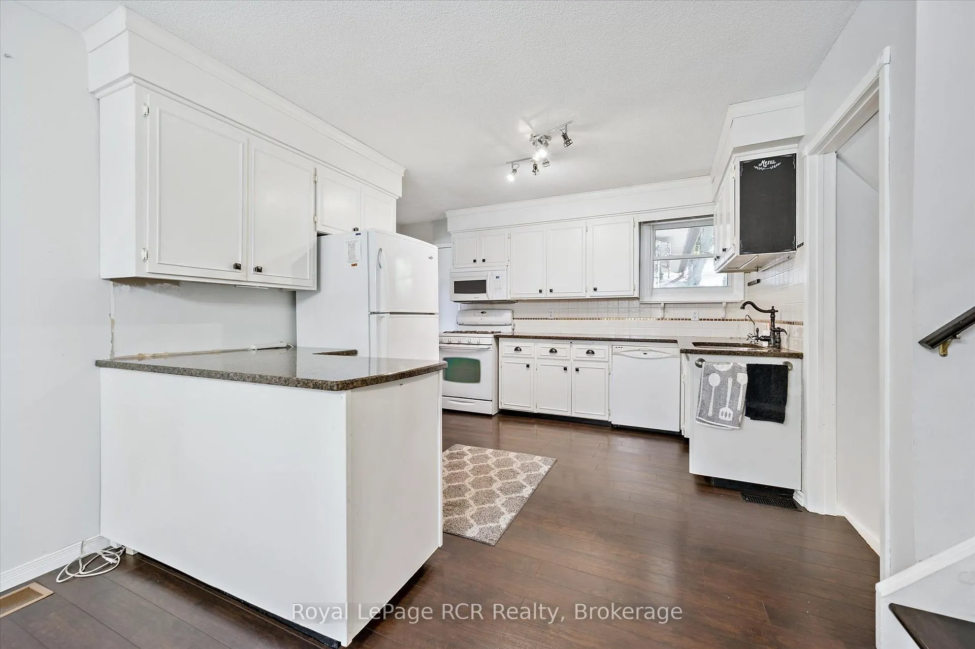 Photo 19 of 551 Oakview Crescent, Wellington North, Mount Forest — HOMEH