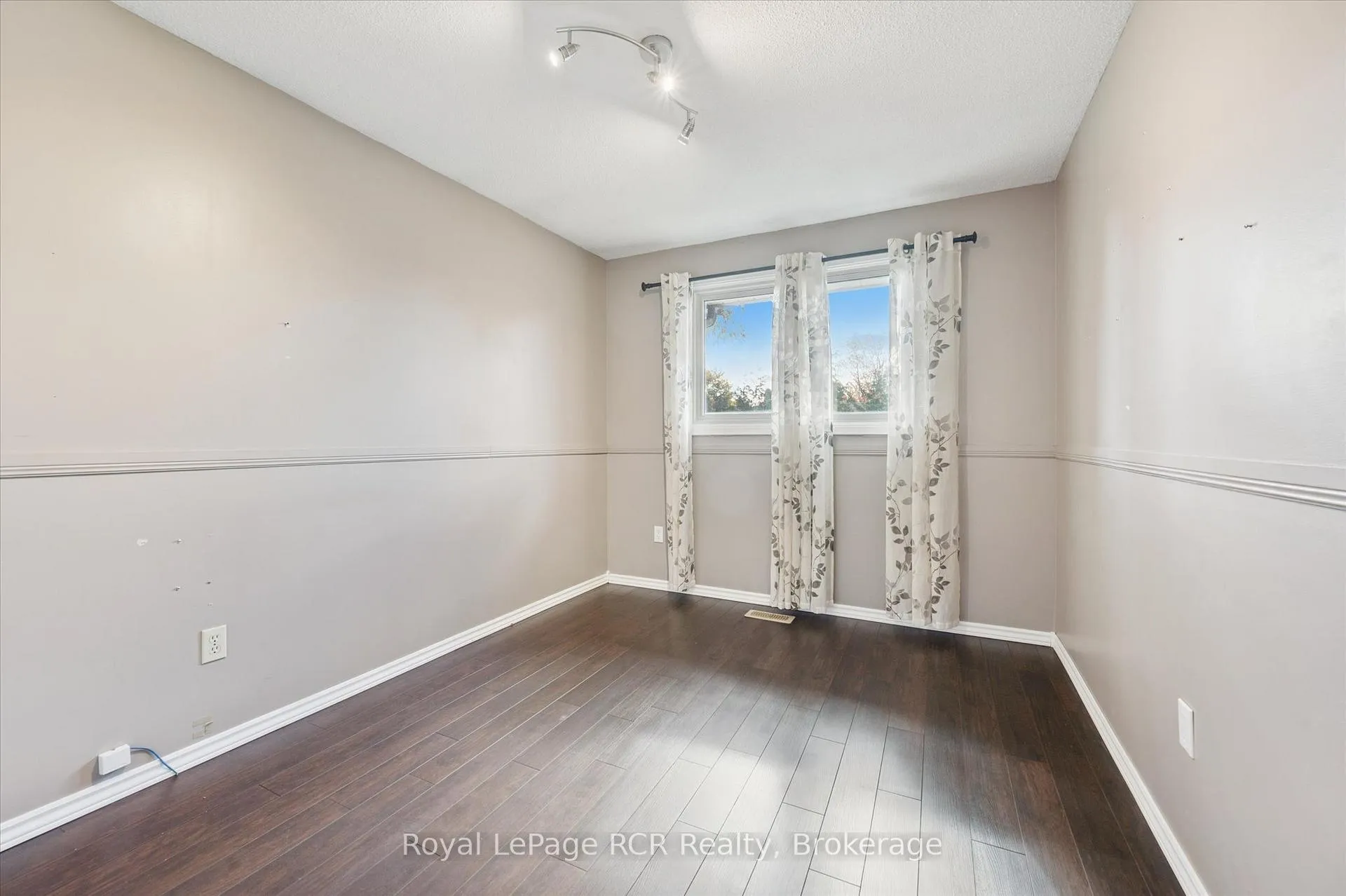 Photo 27 of 551 Oakview Crescent, Wellington North, Mount Forest — HOMEH