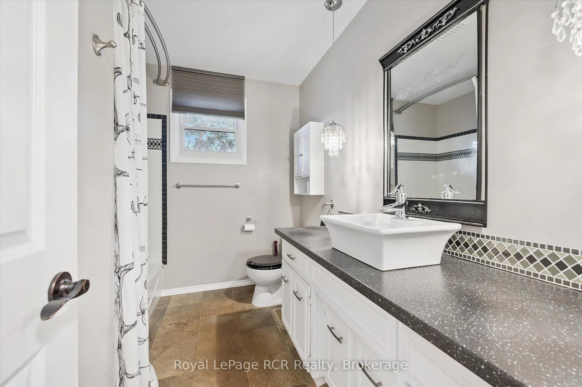 Photo 29 of 551 Oakview Crescent, Wellington North, Mount Forest — HOMEH