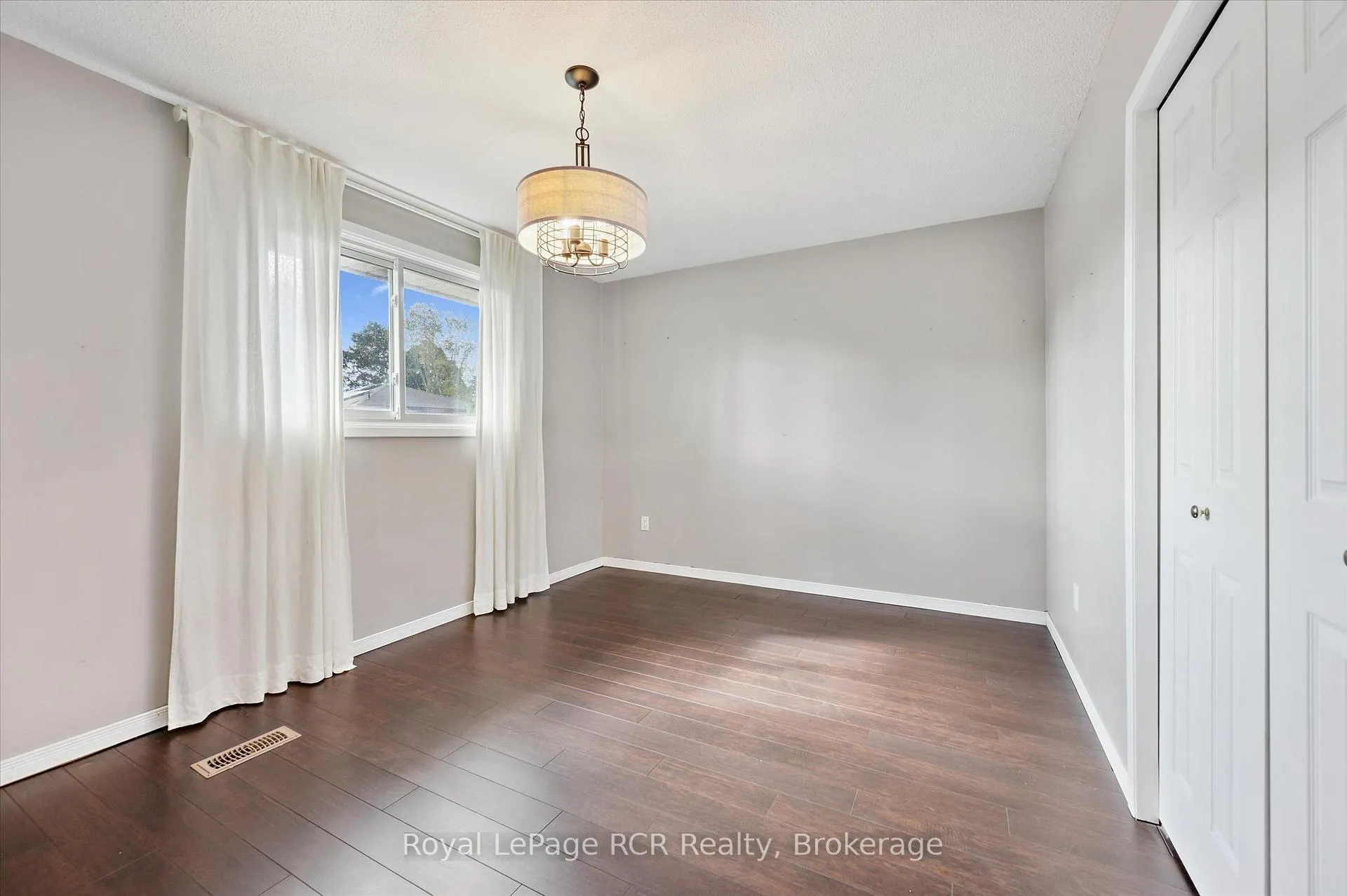 Photo 31 of 551 Oakview Crescent, Wellington North, Mount Forest — HOMEH