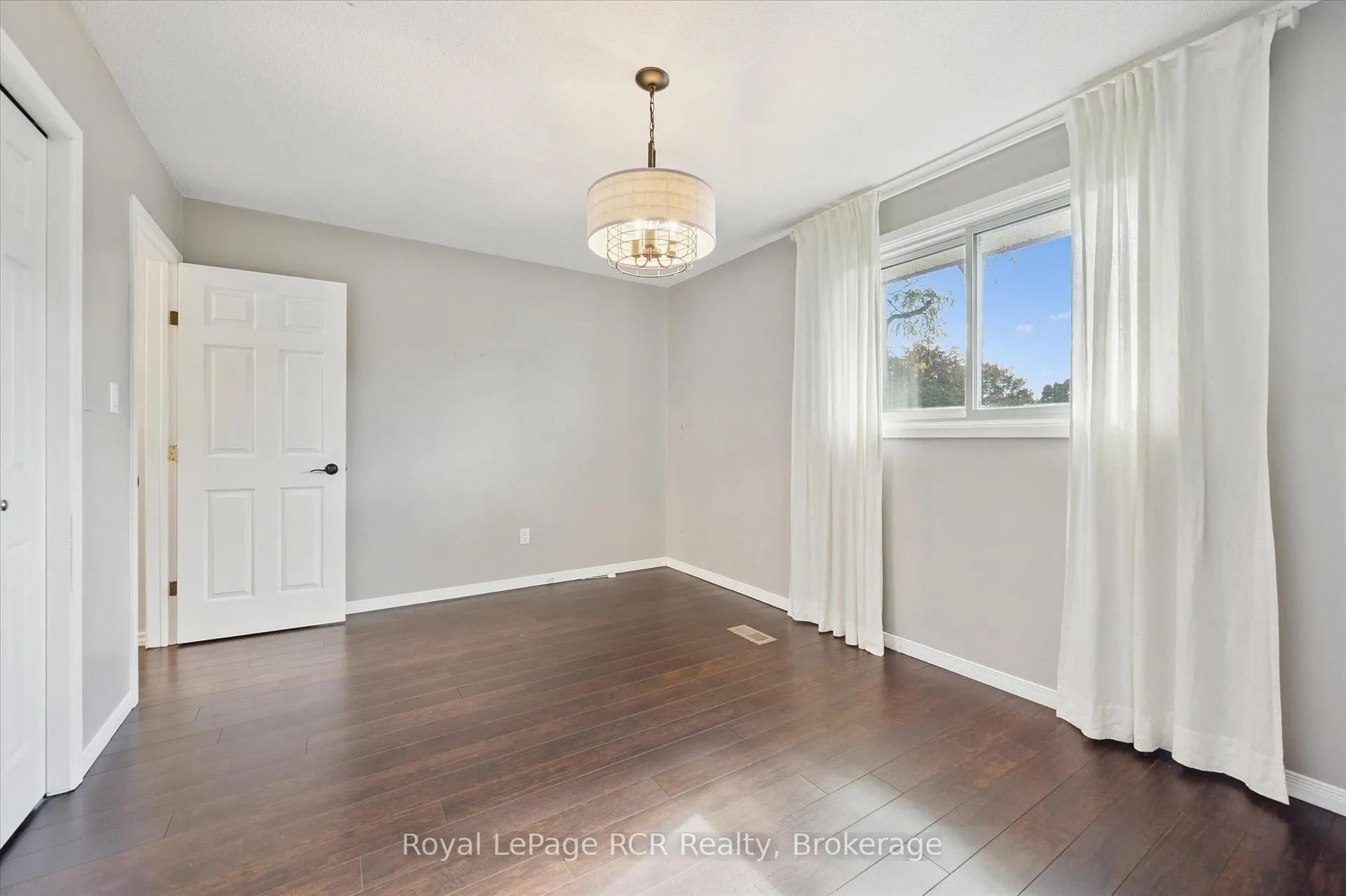 Photo 32 of 551 Oakview Crescent, Wellington North, Mount Forest — HOMEH