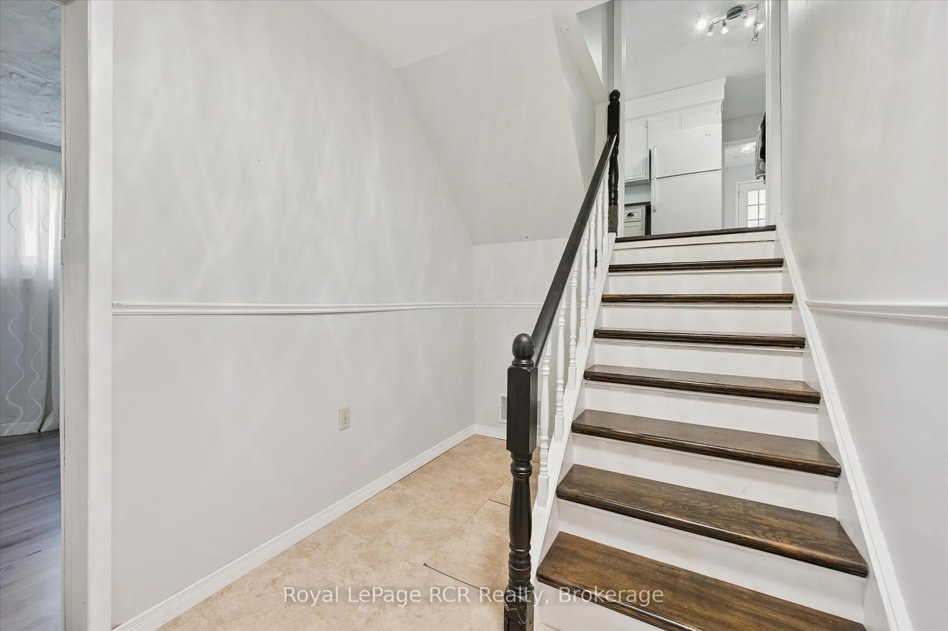 Photo 33 of 551 Oakview Crescent, Wellington North, Mount Forest — HOMEH
