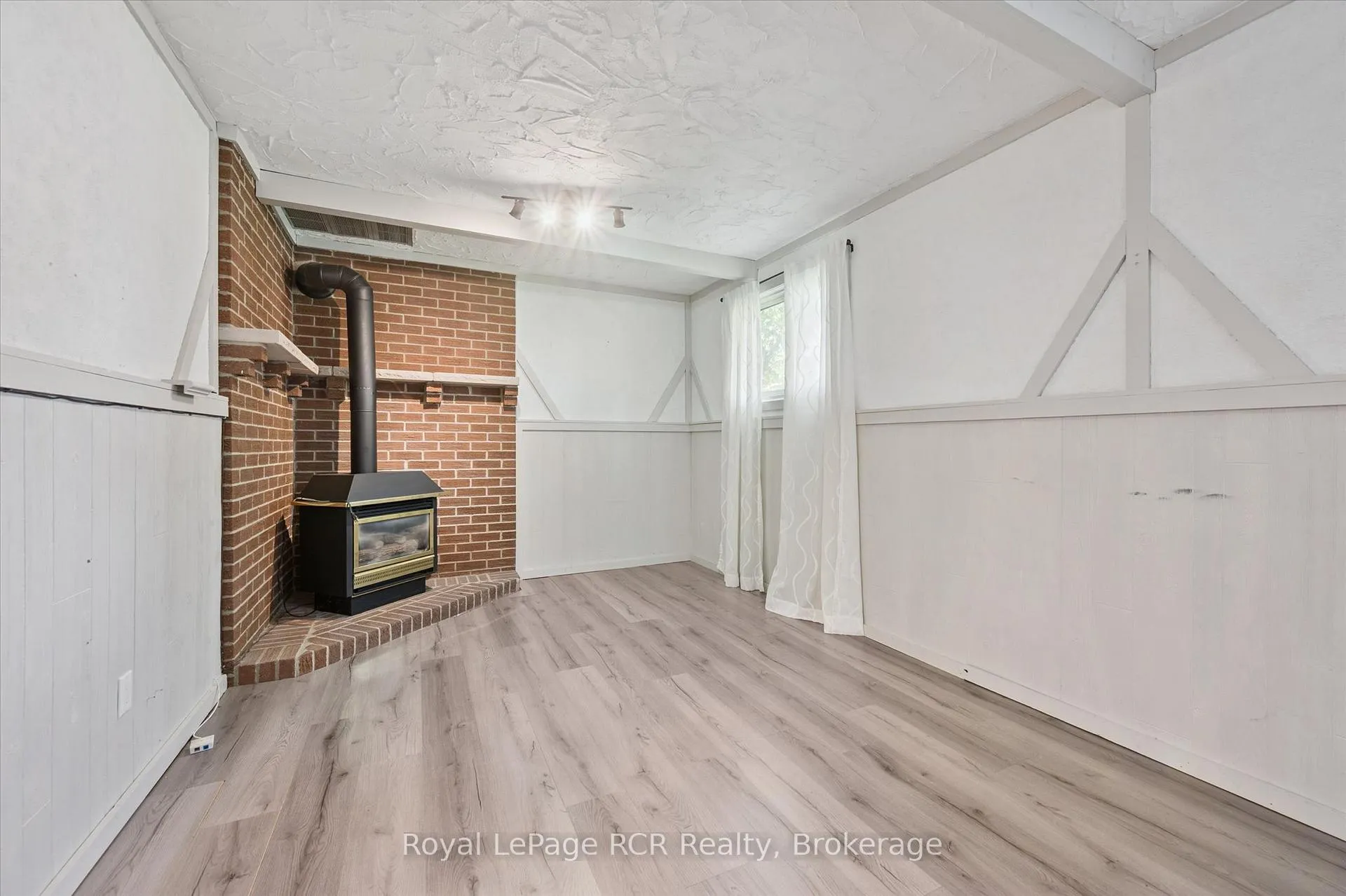 Photo 34 of 551 Oakview Crescent, Wellington North, Mount Forest — HOMEH