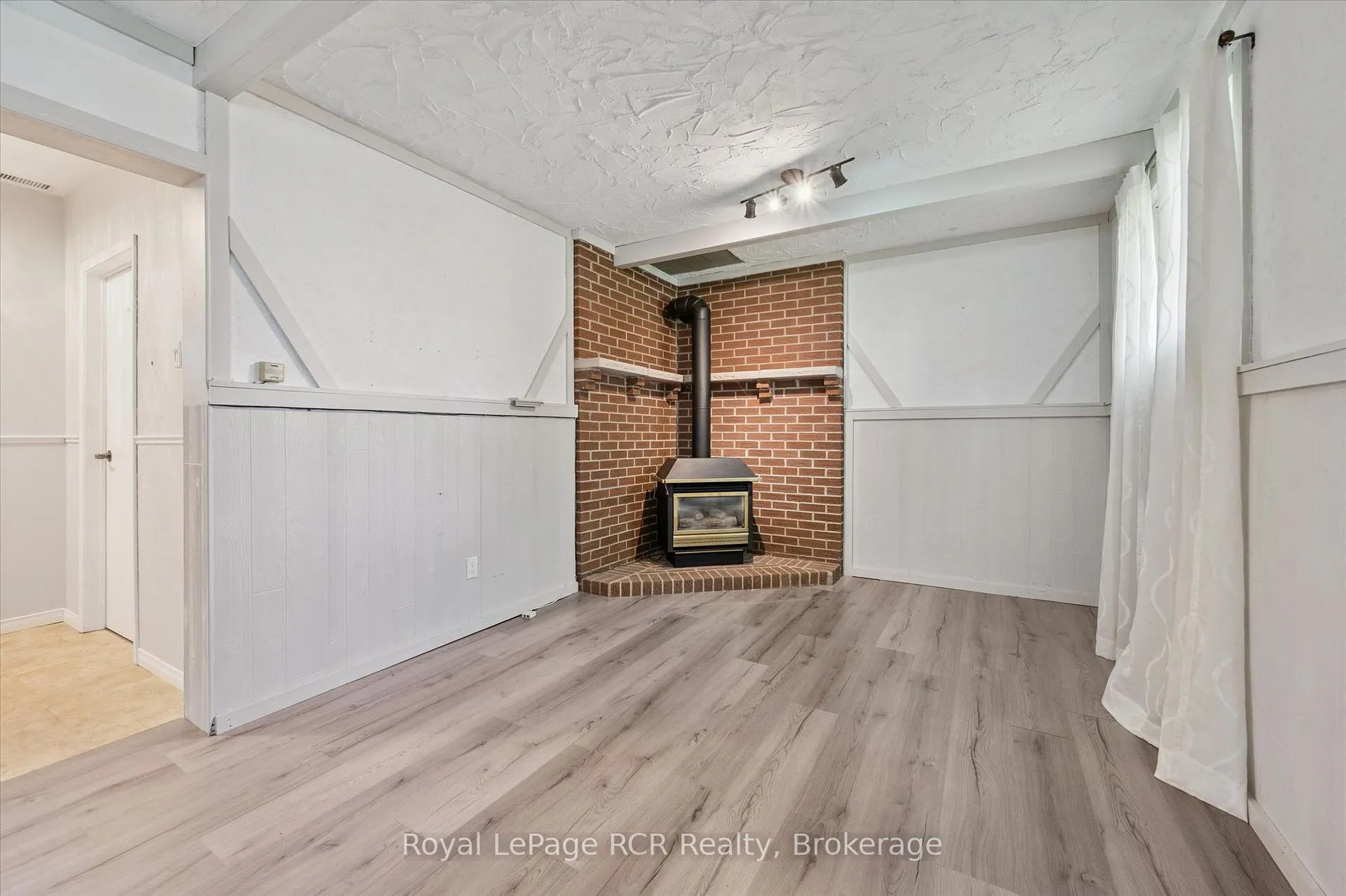 Photo 35 of 551 Oakview Crescent, Wellington North, Mount Forest — HOMEH