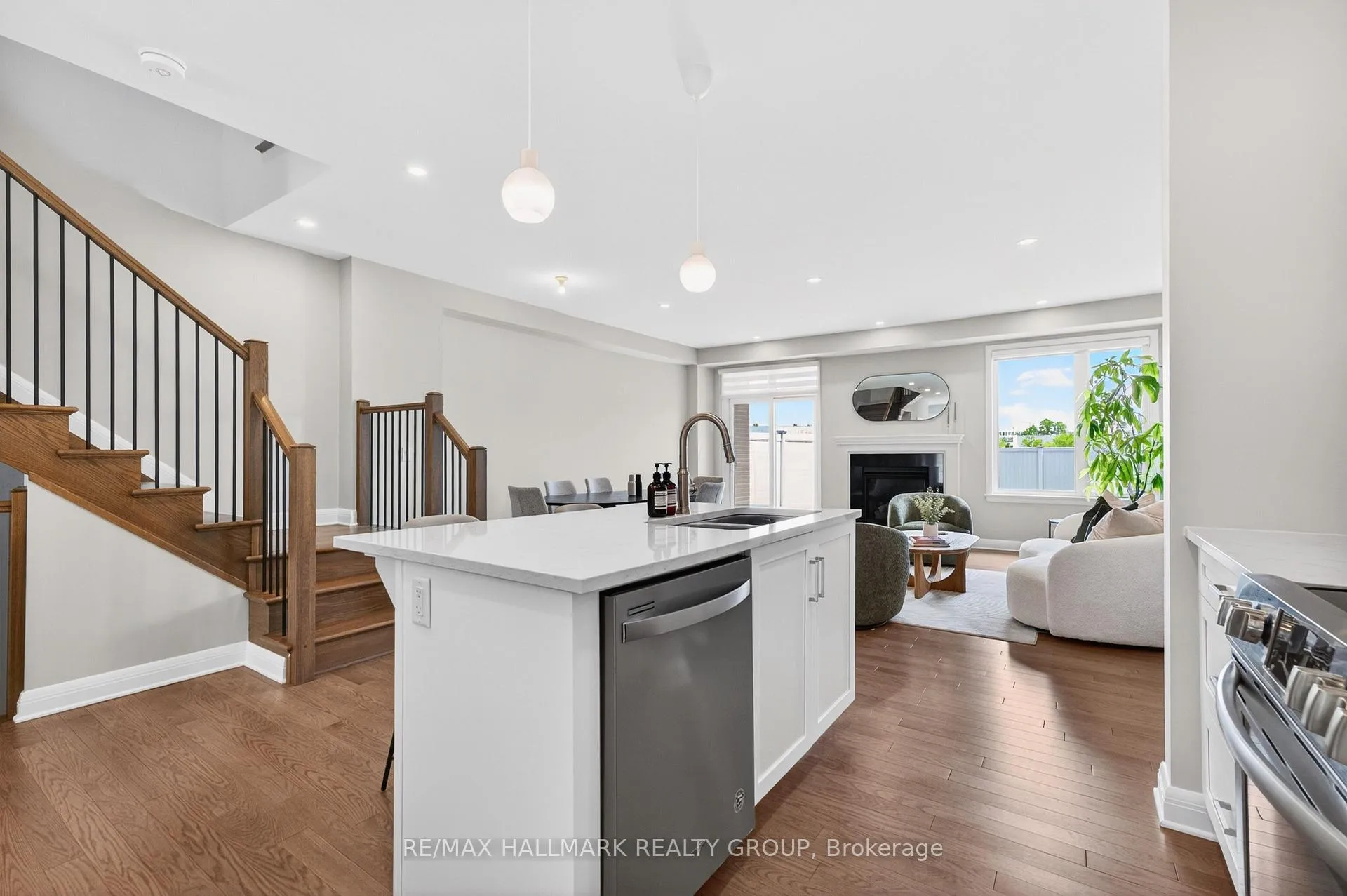 Photo 24 of 298 Squadron Crescent, Ottawa, CFB Rockcliffe and Area — HOMEH