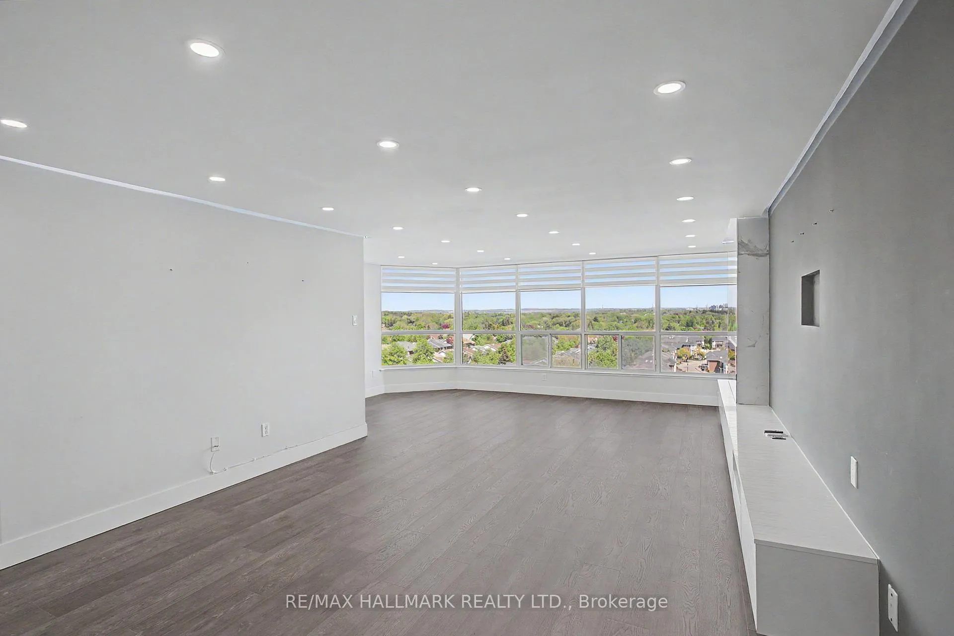 Photo 5 of Unit 1007, 1 Clark Avenue W, Vaughan, Crestwood-Springfarm-Yorkhill — HOMEH