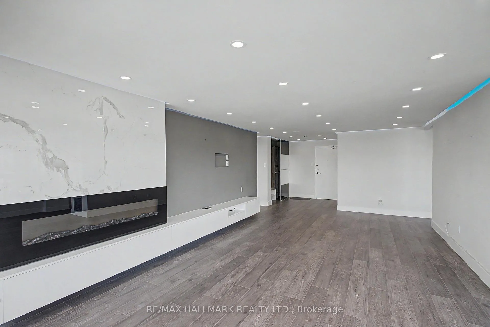 Photo 9 of Unit 1007, 1 Clark Avenue W, Vaughan, Crestwood-Springfarm-Yorkhill — HOMEH