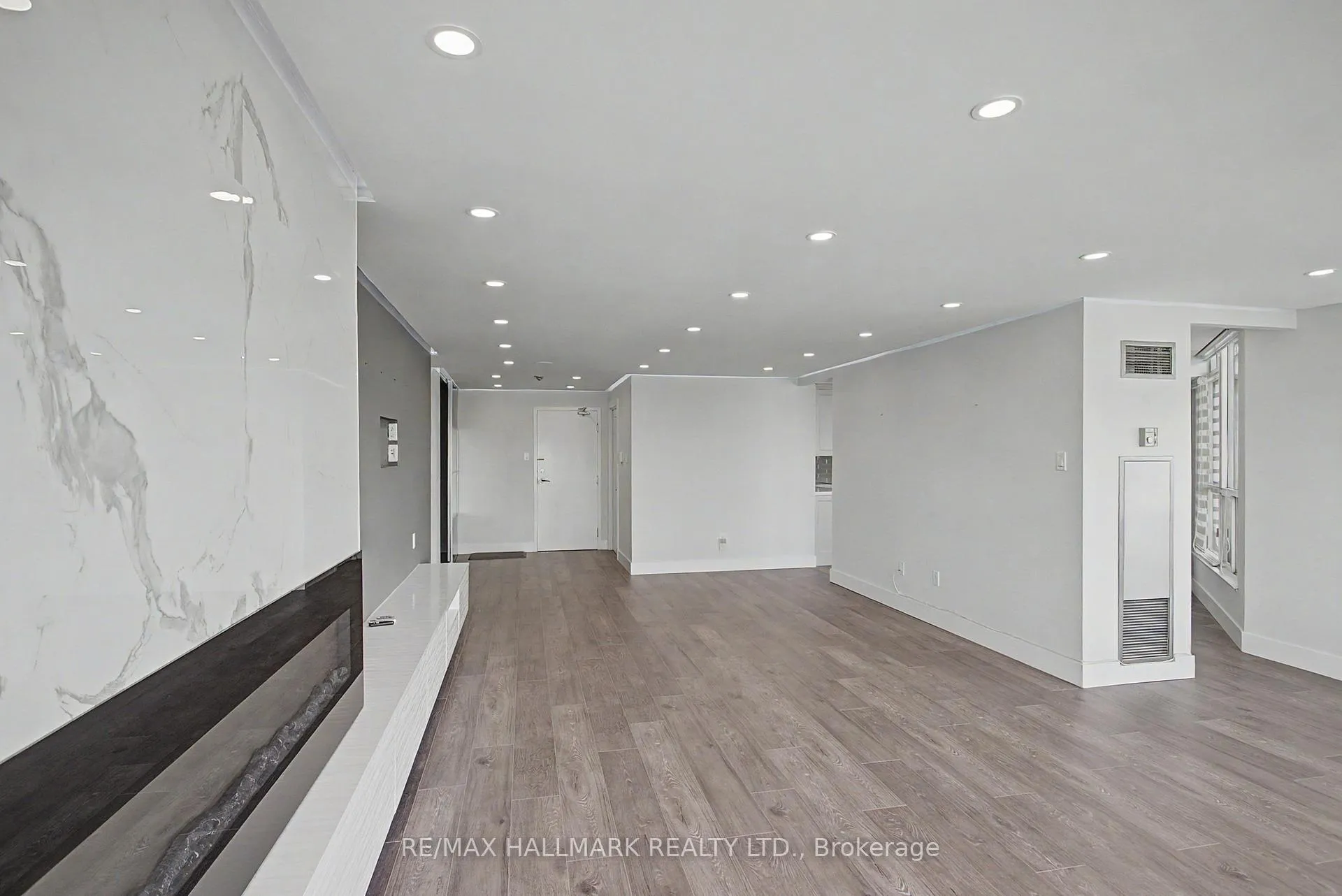 Photo 10 of Unit 1007, 1 Clark Avenue W, Vaughan, Crestwood-Springfarm-Yorkhill — HOMEH