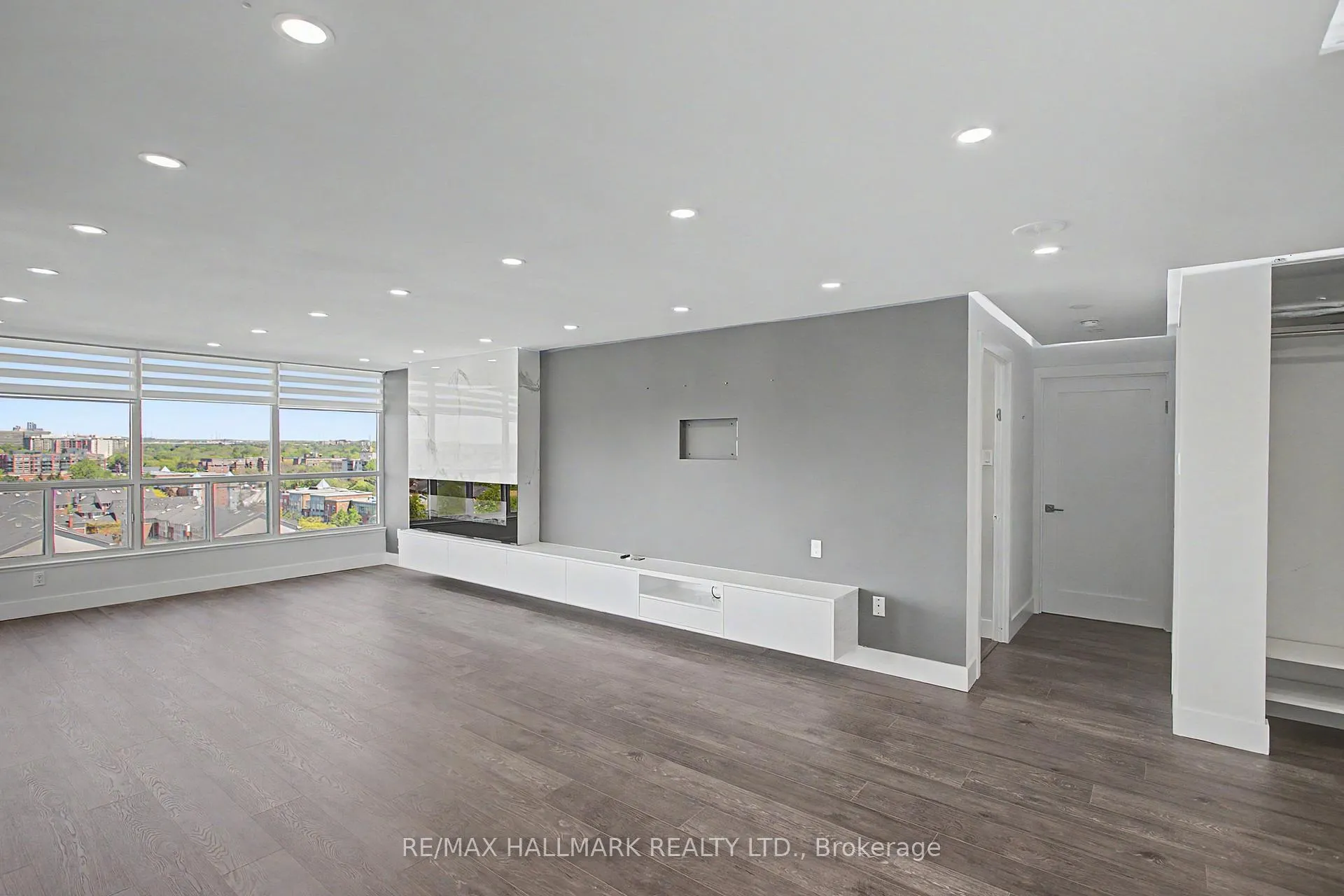 Photo 11 of Unit 1007, 1 Clark Avenue W, Vaughan, Crestwood-Springfarm-Yorkhill — HOMEH