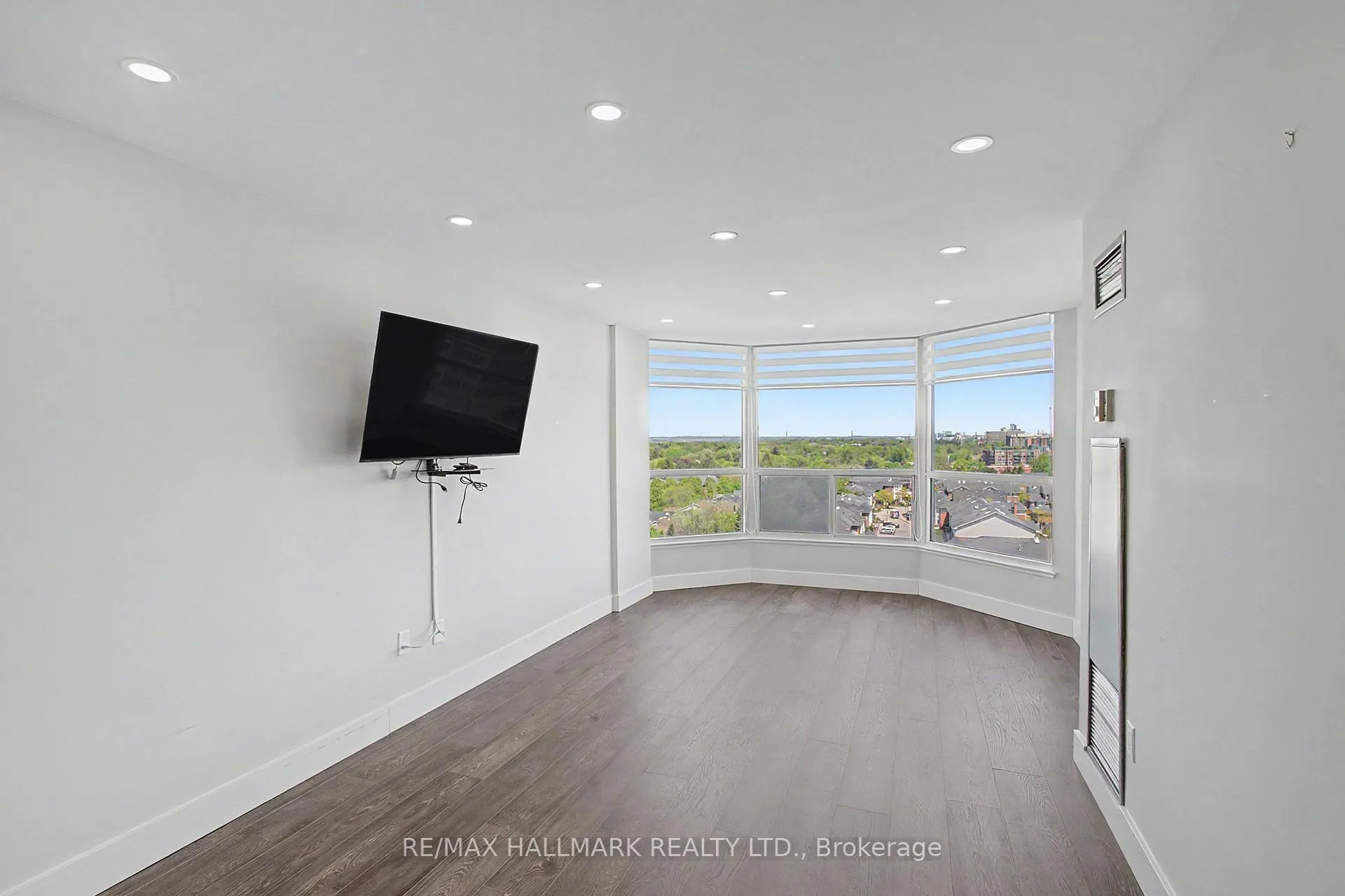 Photo 19 of Unit 1007, 1 Clark Avenue W, Vaughan, Crestwood-Springfarm-Yorkhill — HOMEH
