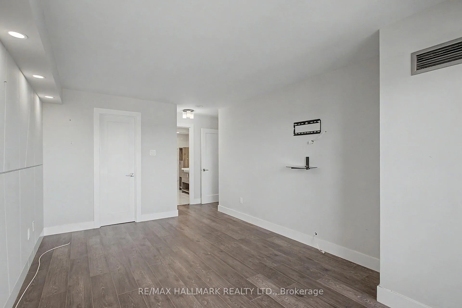Photo 26 of Unit 1007, 1 Clark Avenue W, Vaughan, Crestwood-Springfarm-Yorkhill — HOMEH
