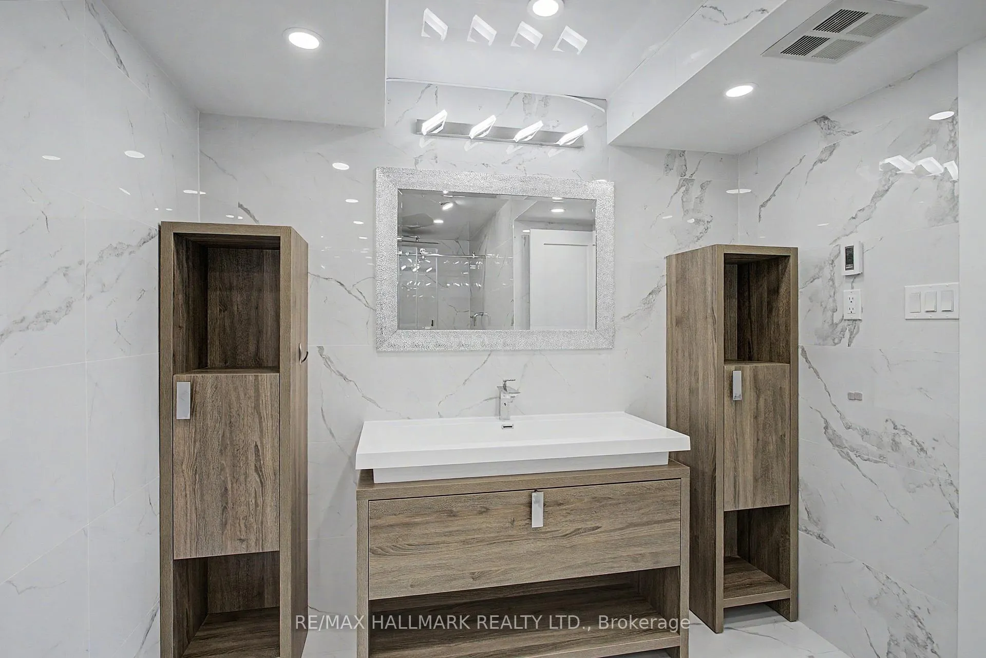 Photo 27 of Unit 1007, 1 Clark Avenue W, Vaughan, Crestwood-Springfarm-Yorkhill — HOMEH