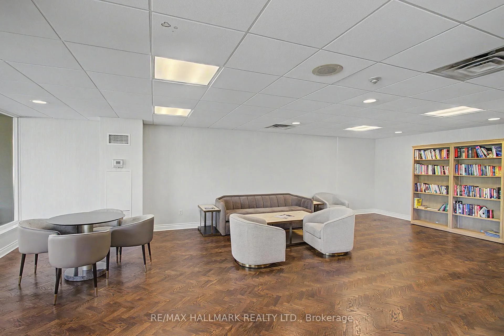 Photo 32 of Unit 1007, 1 Clark Avenue W, Vaughan, Crestwood-Springfarm-Yorkhill — HOMEH