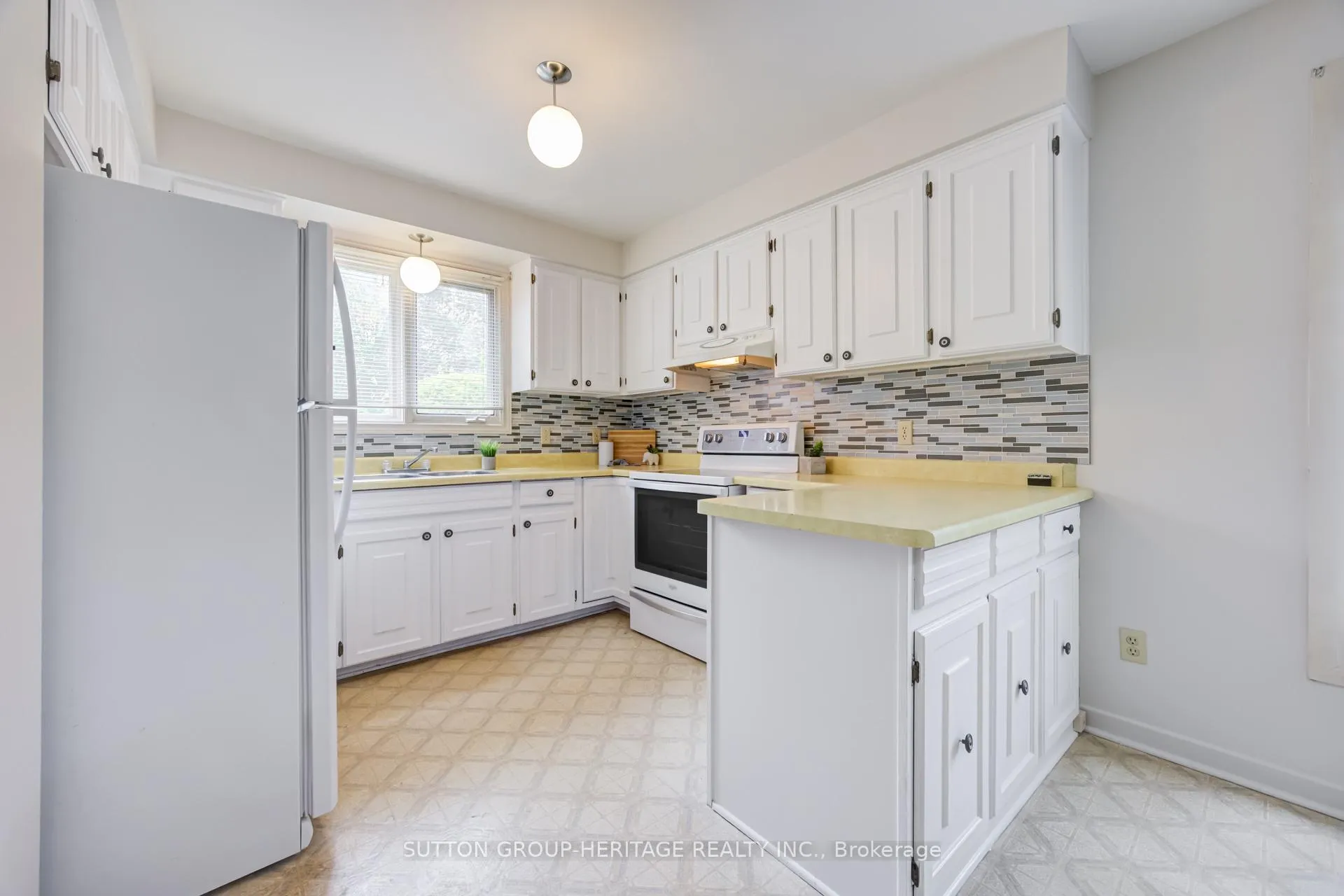 Photo 13 of 41 Carter Crescent, Whitby, Lynde Creek — HOMEH