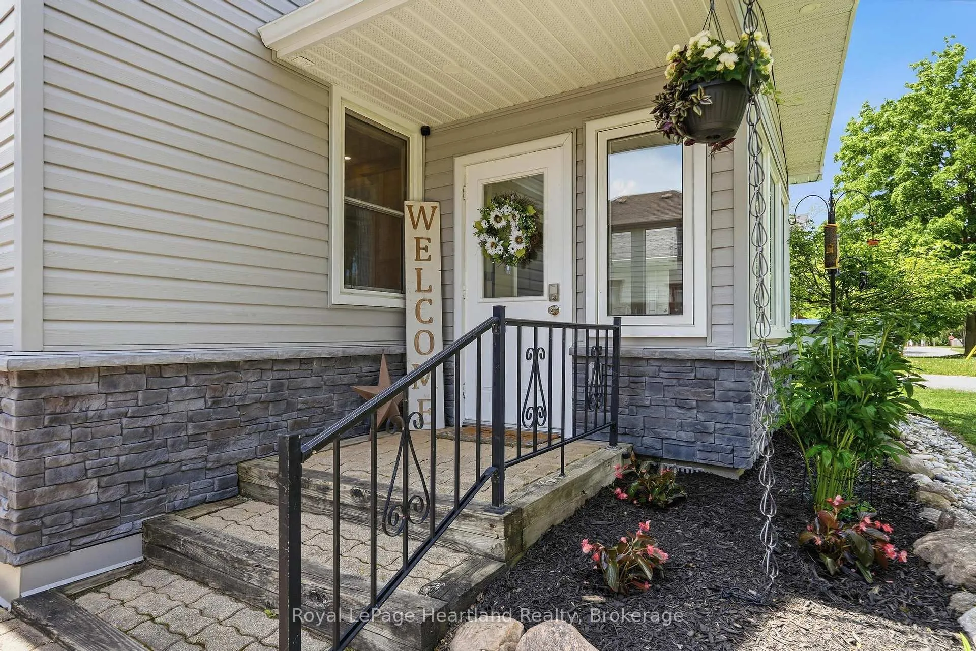 Photo 2 of 212 Townsend Street, Central Huron, Clinton — HOMEH
