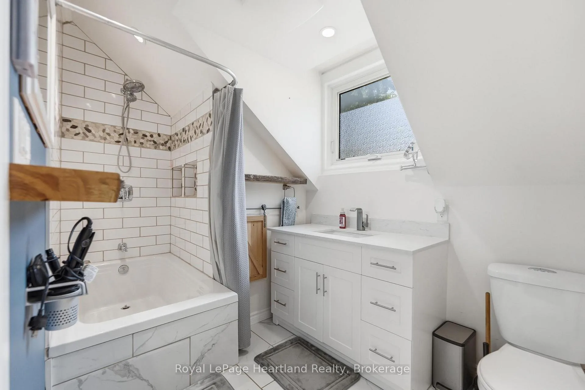 Photo 20 of 212 Townsend Street, Central Huron, Clinton — HOMEH