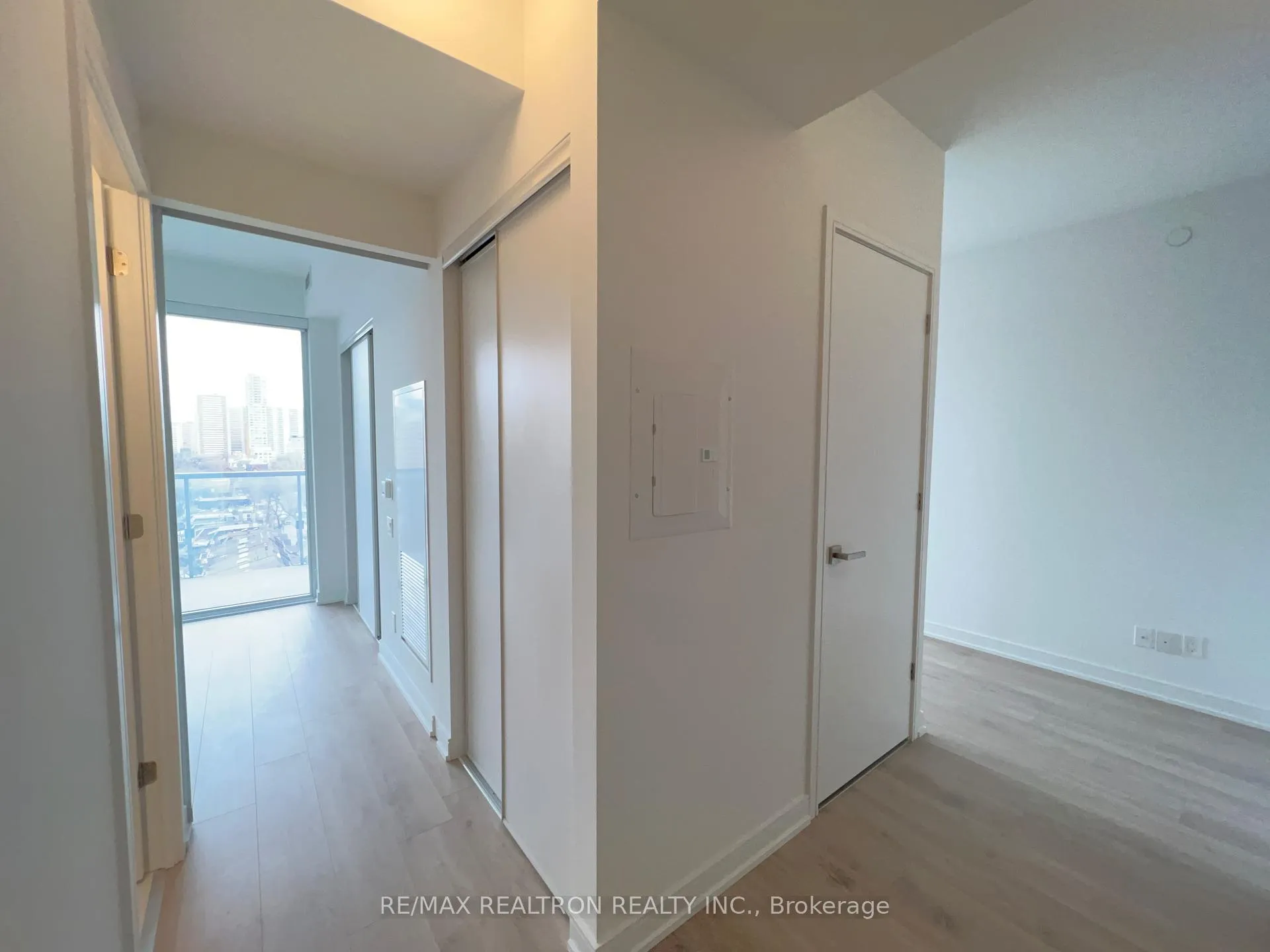 Photo 3 of Unit 1007, 3 Gloucester Street, Toronto, Church-Yonge Corridor — HOMEH