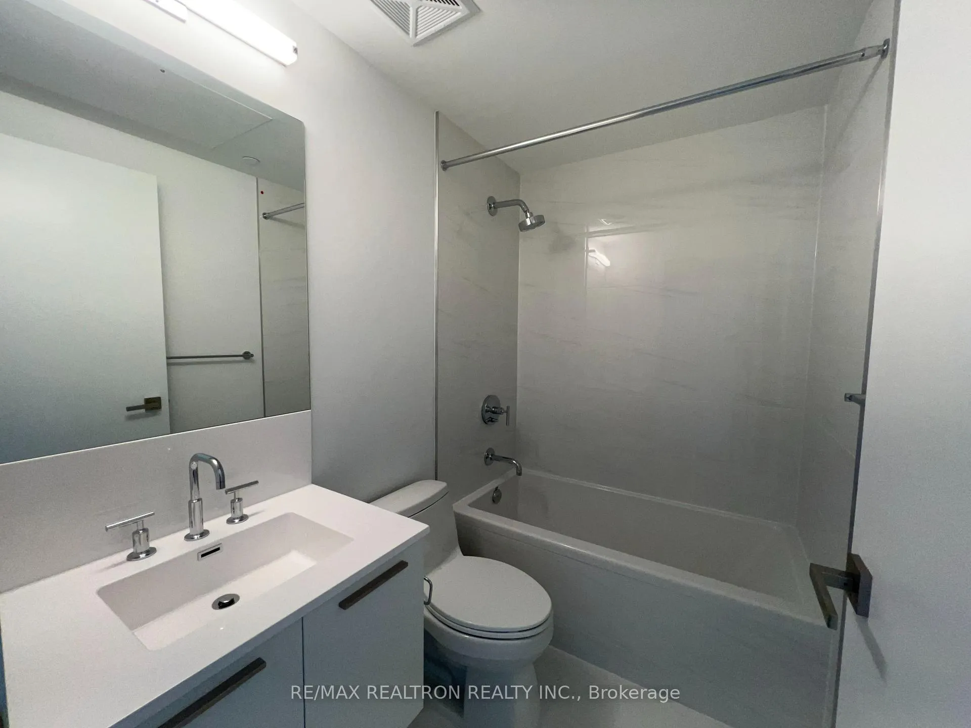 Photo 4 of Unit 1007, 3 Gloucester Street, Toronto, Church-Yonge Corridor — HOMEH