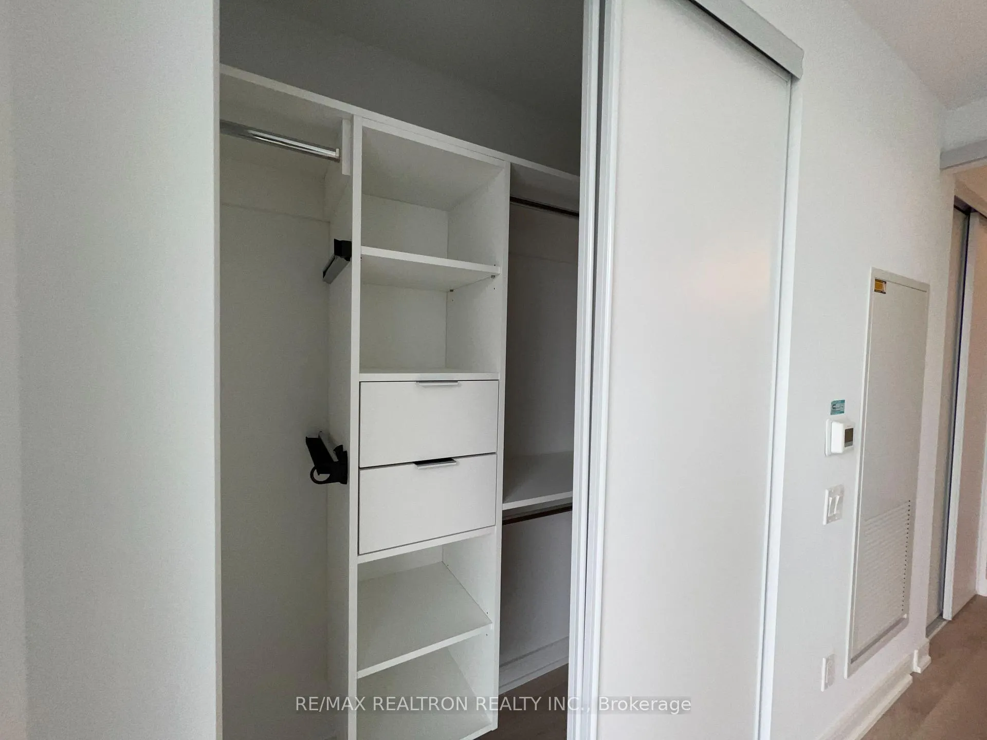 Photo 7 of Unit 1007, 3 Gloucester Street, Toronto, Church-Yonge Corridor — HOMEH
