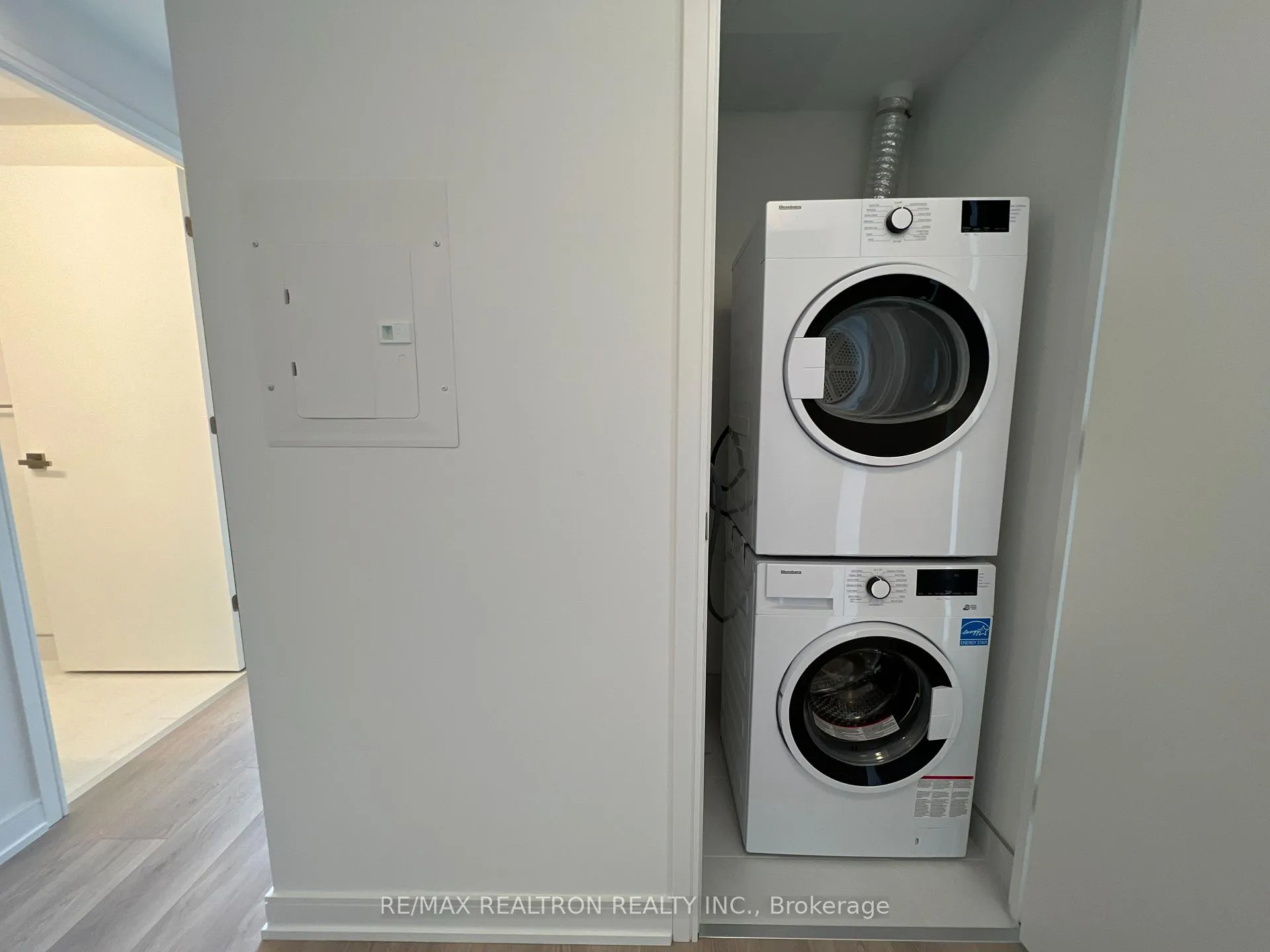 Photo 8 of Unit 1007, 3 Gloucester Street, Toronto, Church-Yonge Corridor — HOMEH
