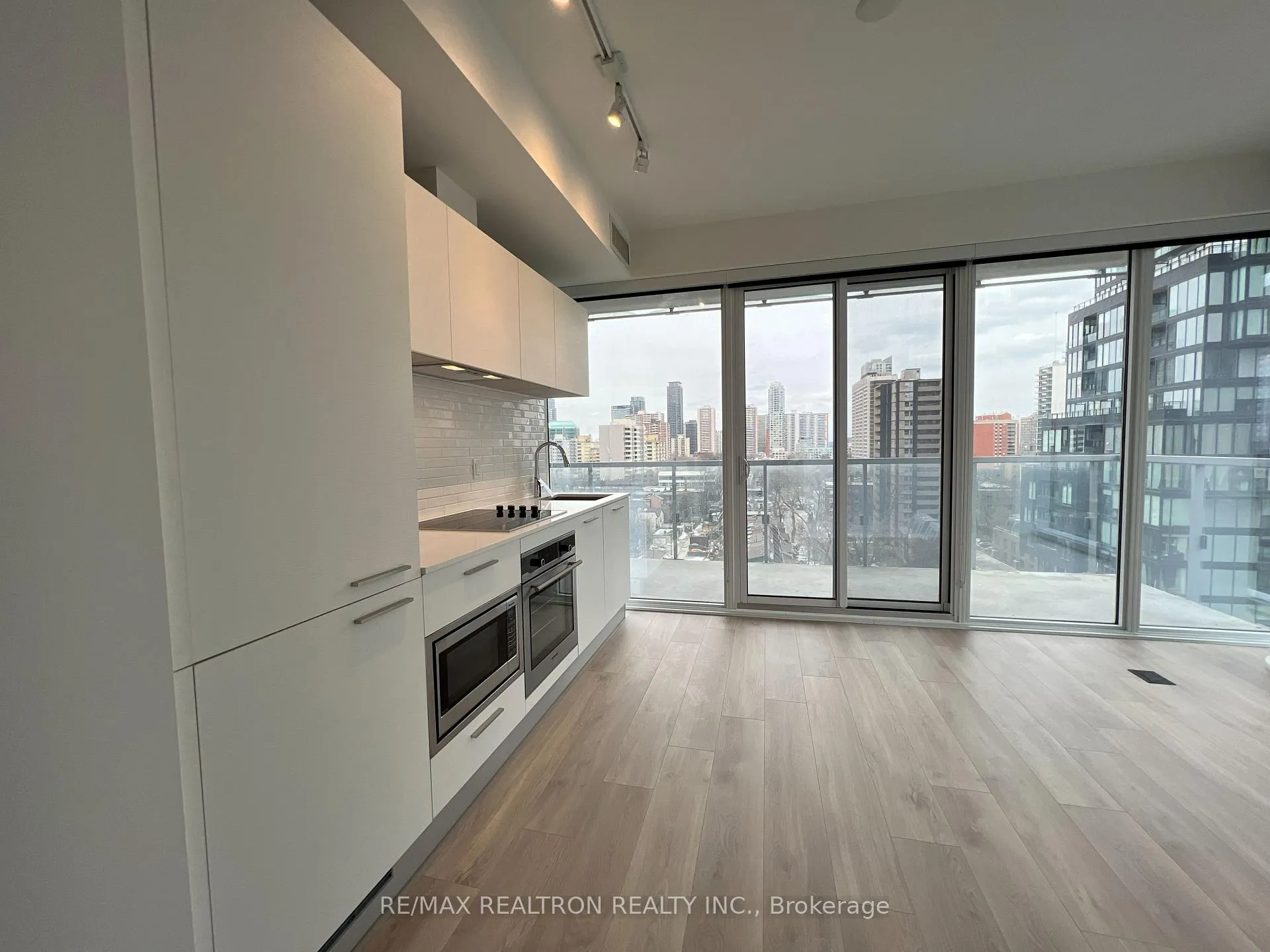 Photo 9 of Unit 1007, 3 Gloucester Street, Toronto, Church-Yonge Corridor — HOMEH