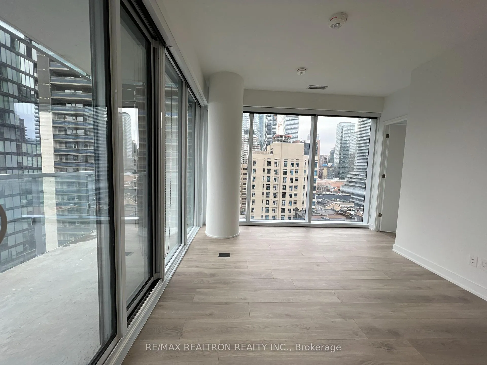 Photo 10 of Unit 1007, 3 Gloucester Street, Toronto, Church-Yonge Corridor — HOMEH