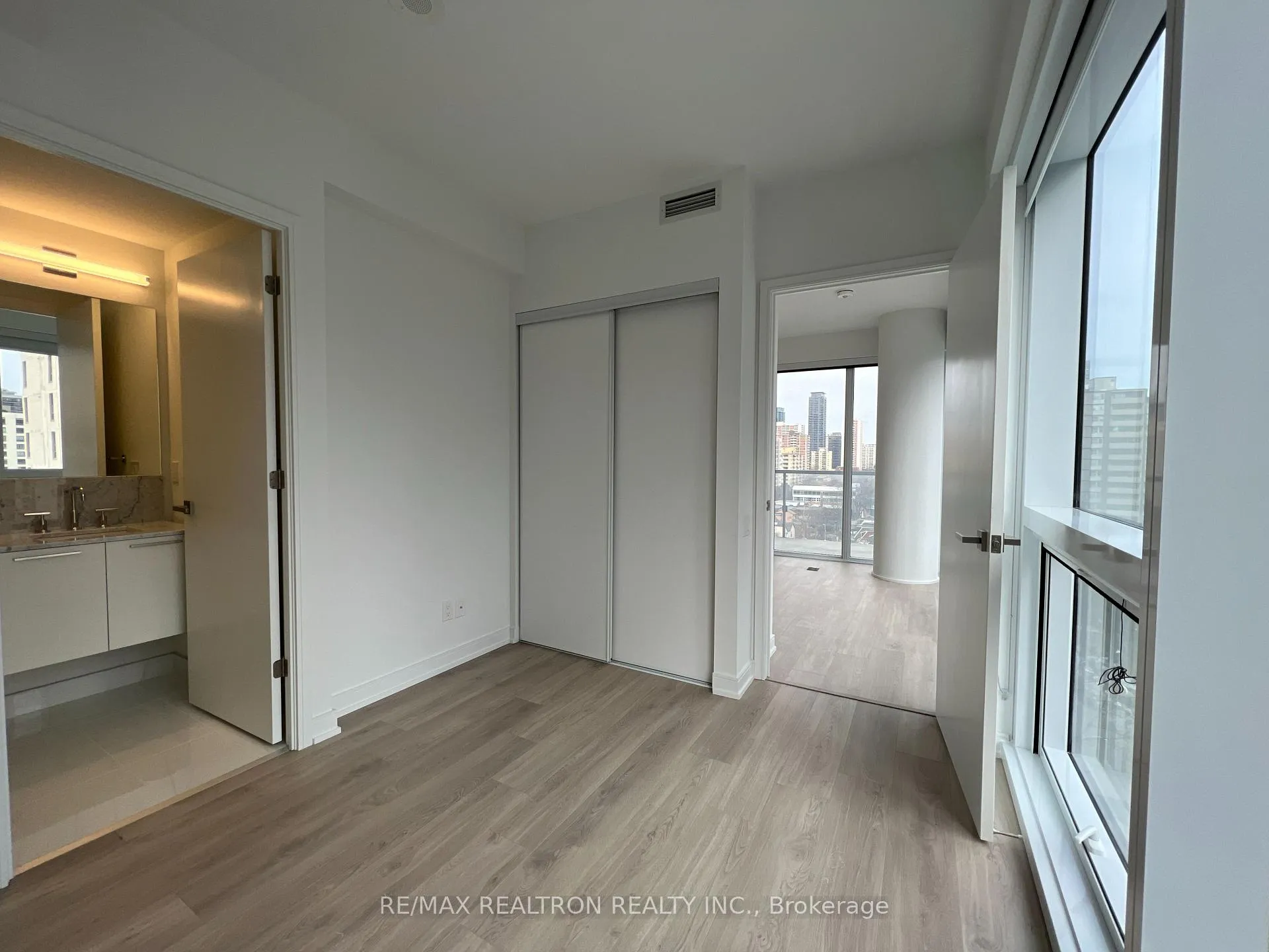 Photo 13 of Unit 1007, 3 Gloucester Street, Toronto, Church-Yonge Corridor — HOMEH