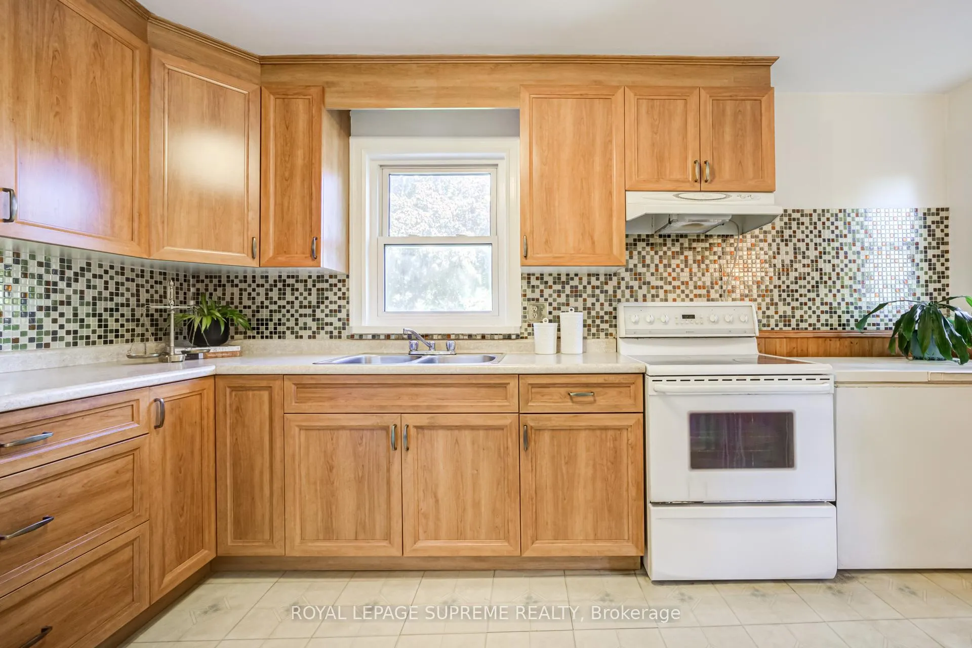 Photo 17 of 2922 Portage Road, Niagara Falls, Church's Lane — HOMEH