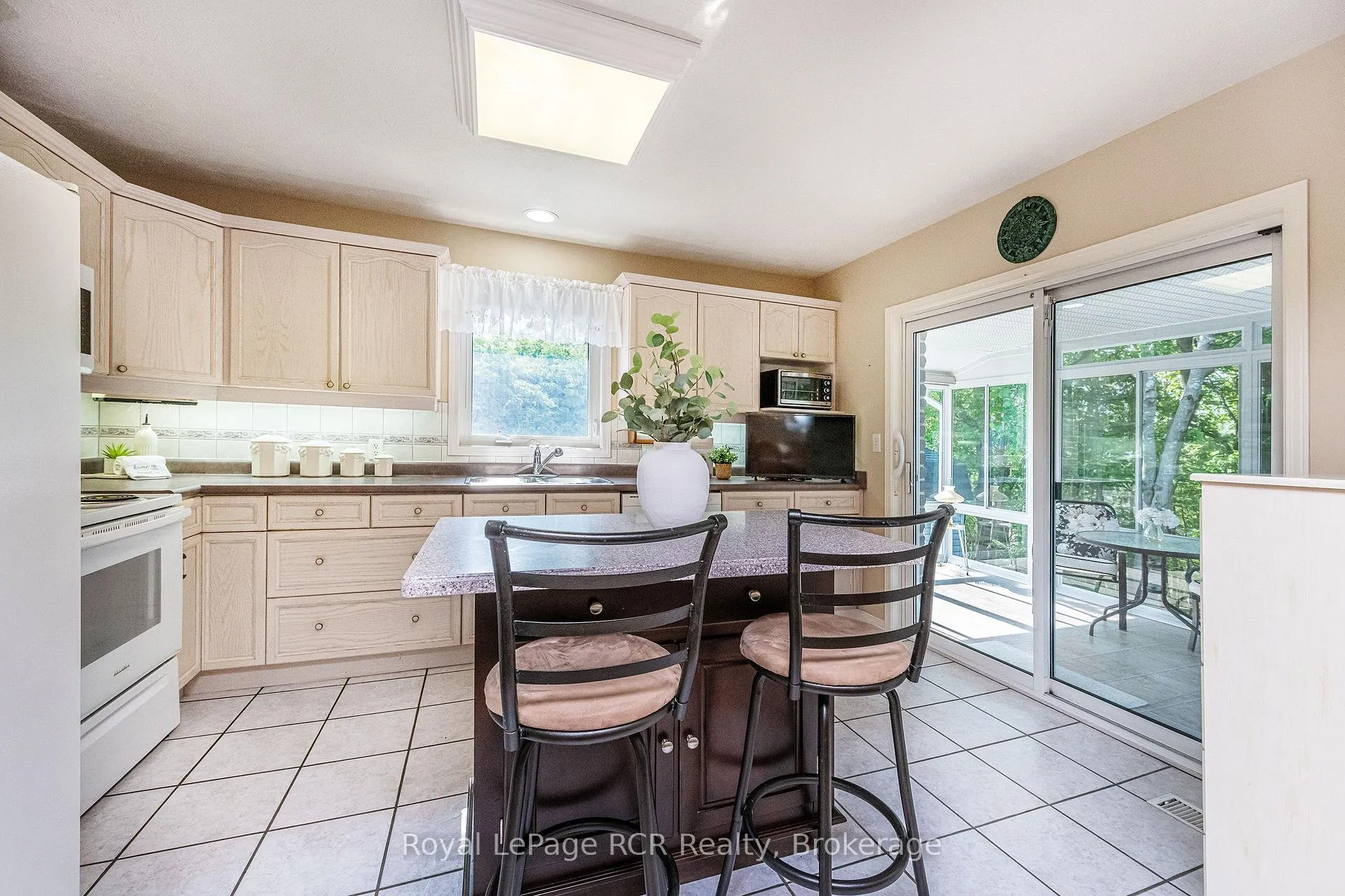Photo 13 of 980 9th Avenue AE, Owen Sound — HOMEH
