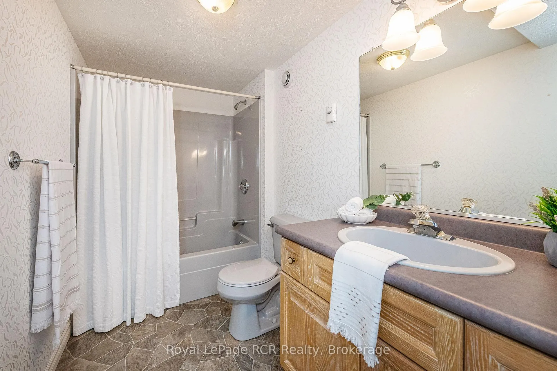 Photo 21 of 980 9th Avenue AE, Owen Sound — HOMEH