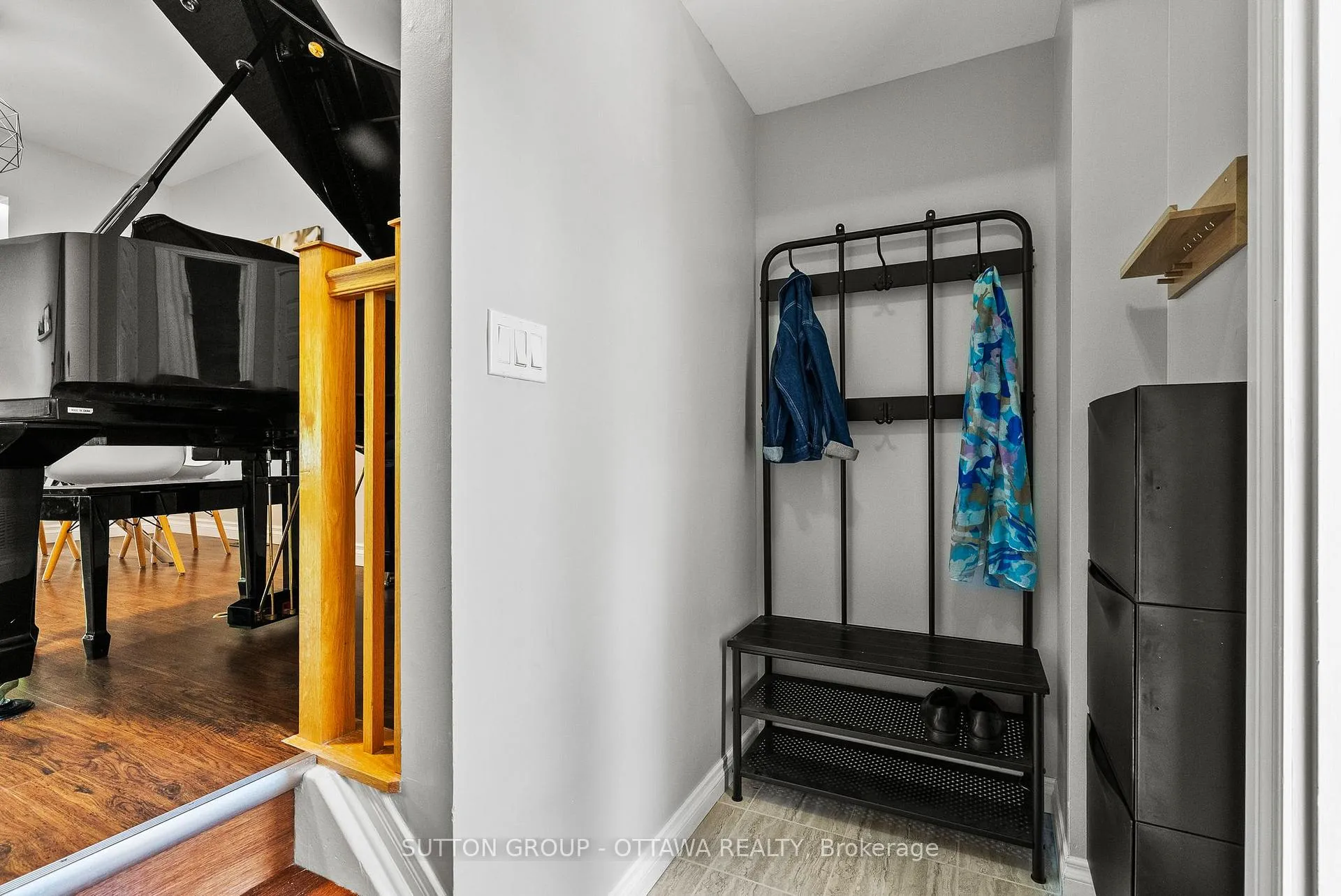 Photo 3 of 94 Piper Crescent, Ottawa, Kanata - Morgan's Grant/South March — HOMEH
